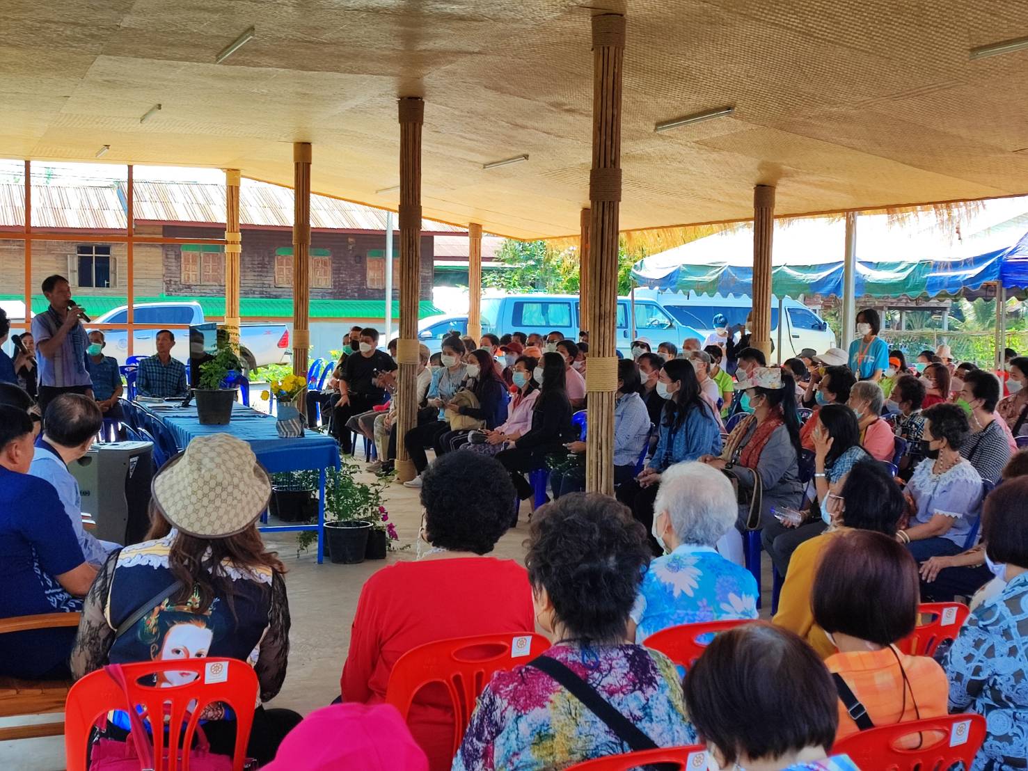 วิชชาลัย ดอนกอย : ต้อนรับคณะศึกษาดูงานกระบวนการเรียนรู้การทำผ้าย้อมครามและเทคนิคการย้อมผ้าด้วยสีธรรมชาติ