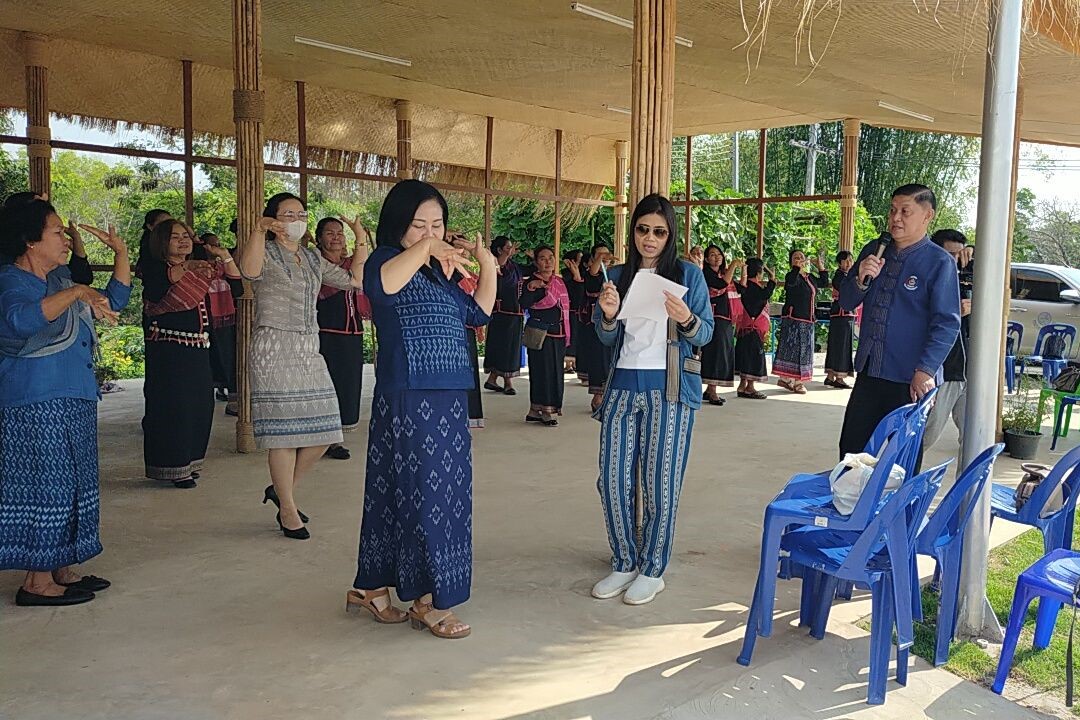 พจ.สกลนคร : บรรยายพิเศษ โครงการสานพลังสตรีตำบลเทิดไท้พระมารดาแห่งผ้าไทย อำเภอพรรณานิคม จังหวัดสกลนคร
