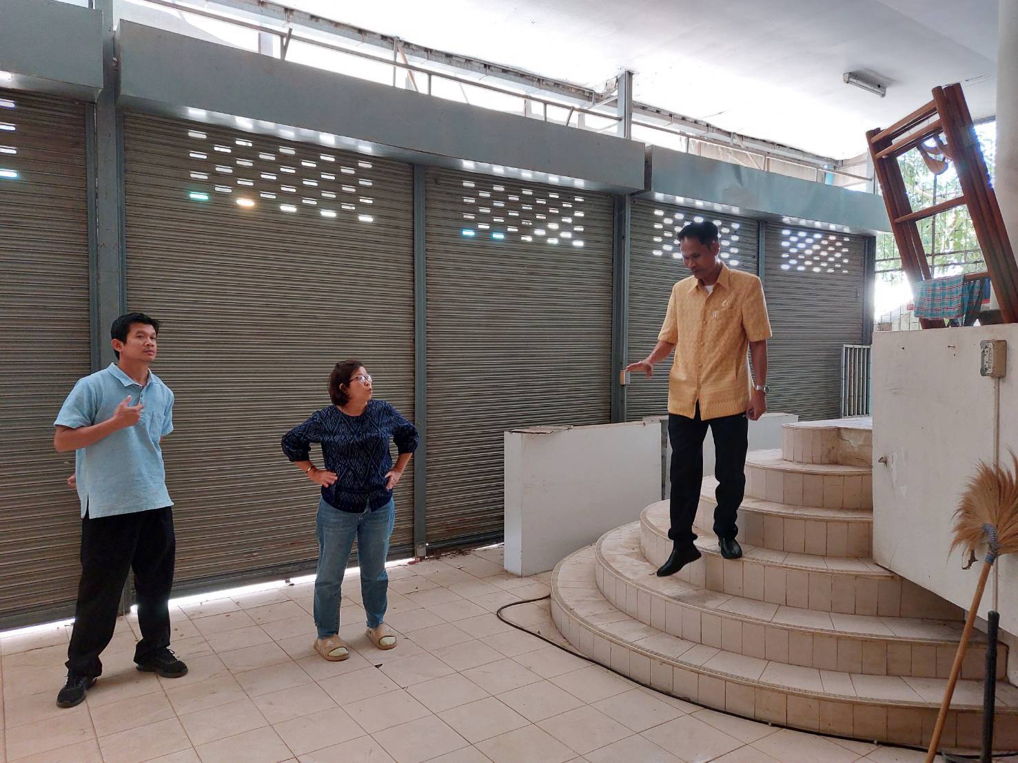 พช.สกลนคร : ขับเคลื่อนเดินหน้าพัฒนาศูนย์ OTOP จังหวัดสกลนคร