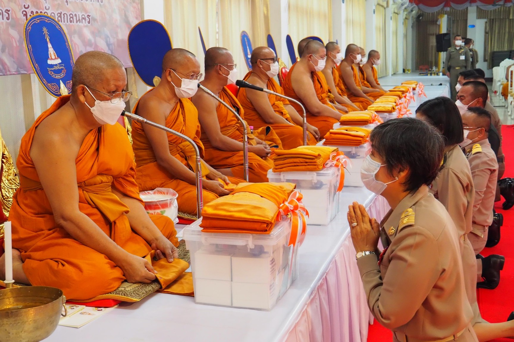 จังหวัดสกลนคร : จัดพิธีเจริญพระพุทธมนต์ เจริญจิตตภาวนา และทำบุญตักบาตร เพื่อถวายพระพรแด่สมเด็จพระเจ้าลูกเธอ เจ้าฟ้าพัชรกิติยาภา นเรนทิราเทพยวดี กรมหลวงราชสาริณีสิริพัชร มหาวัชรราชธิดา