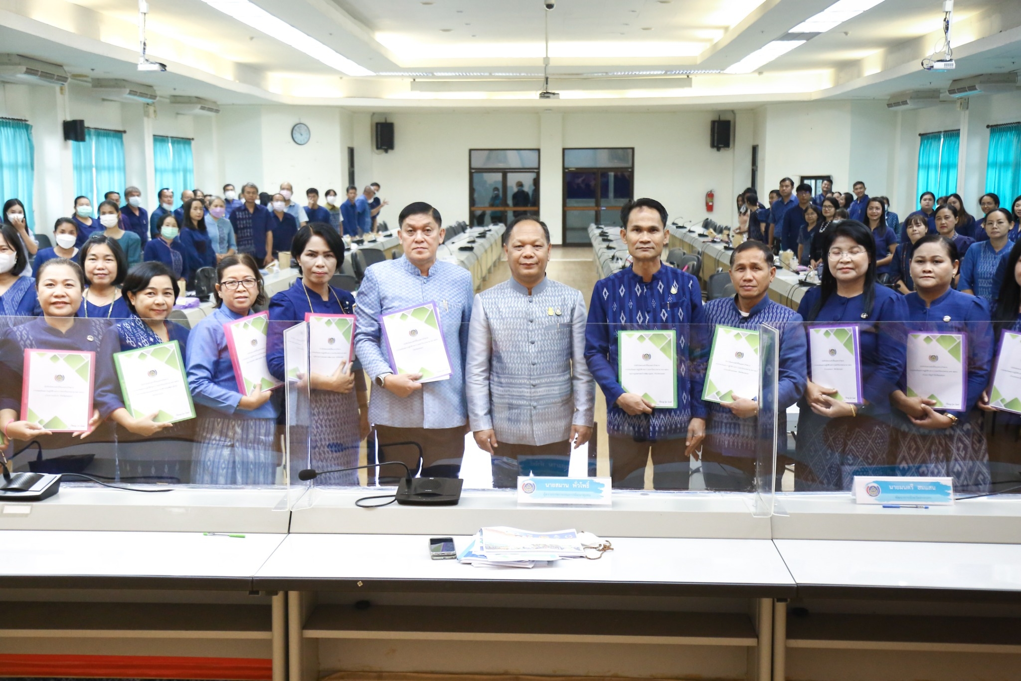 สำนักงานพัฒนาชุมชนจังหวัดสกลนคร : มอบนโยบายการดำเนินงานตามมาตรการปรับปรุงประสิทธิภาพในการปฏิบัติราชการ ประจำปีงบประมาณ พ.ศ. 2566 ของกรมการพัฒนาชุมชน แก่เจ้าหน้าที่พัฒนาชุมชน