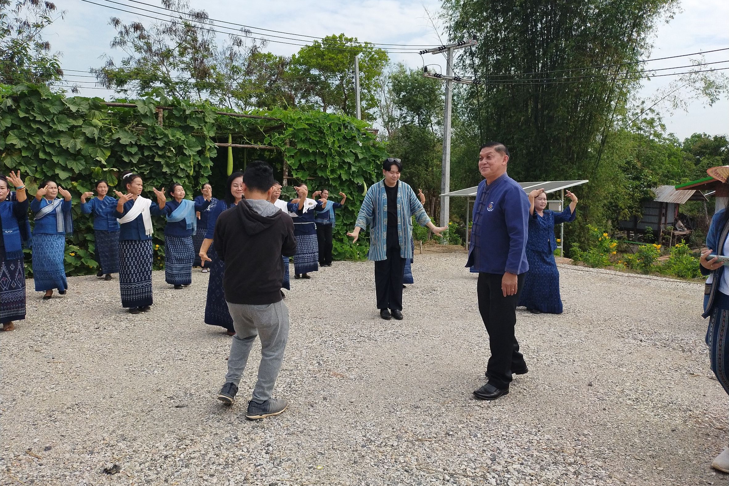 พจ.สกลนคร : บรรยายพิเศษ โครงการสานพลังสตรีตำบลเทิดไท้พระมารดาแห่งผ้าไทย อำเภอพรรณานิคม จังหวัดสกลนคร