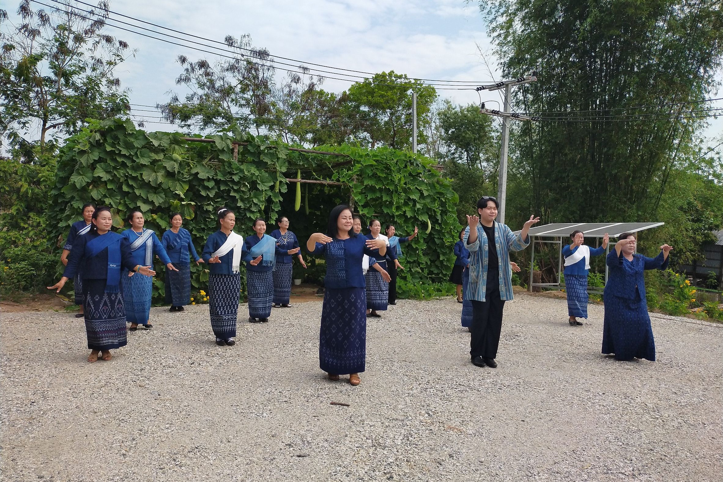 พจ.สกลนคร : บรรยายพิเศษ โครงการสานพลังสตรีตำบลเทิดไท้พระมารดาแห่งผ้าไทย อำเภอพรรณานิคม จังหวัดสกลนคร