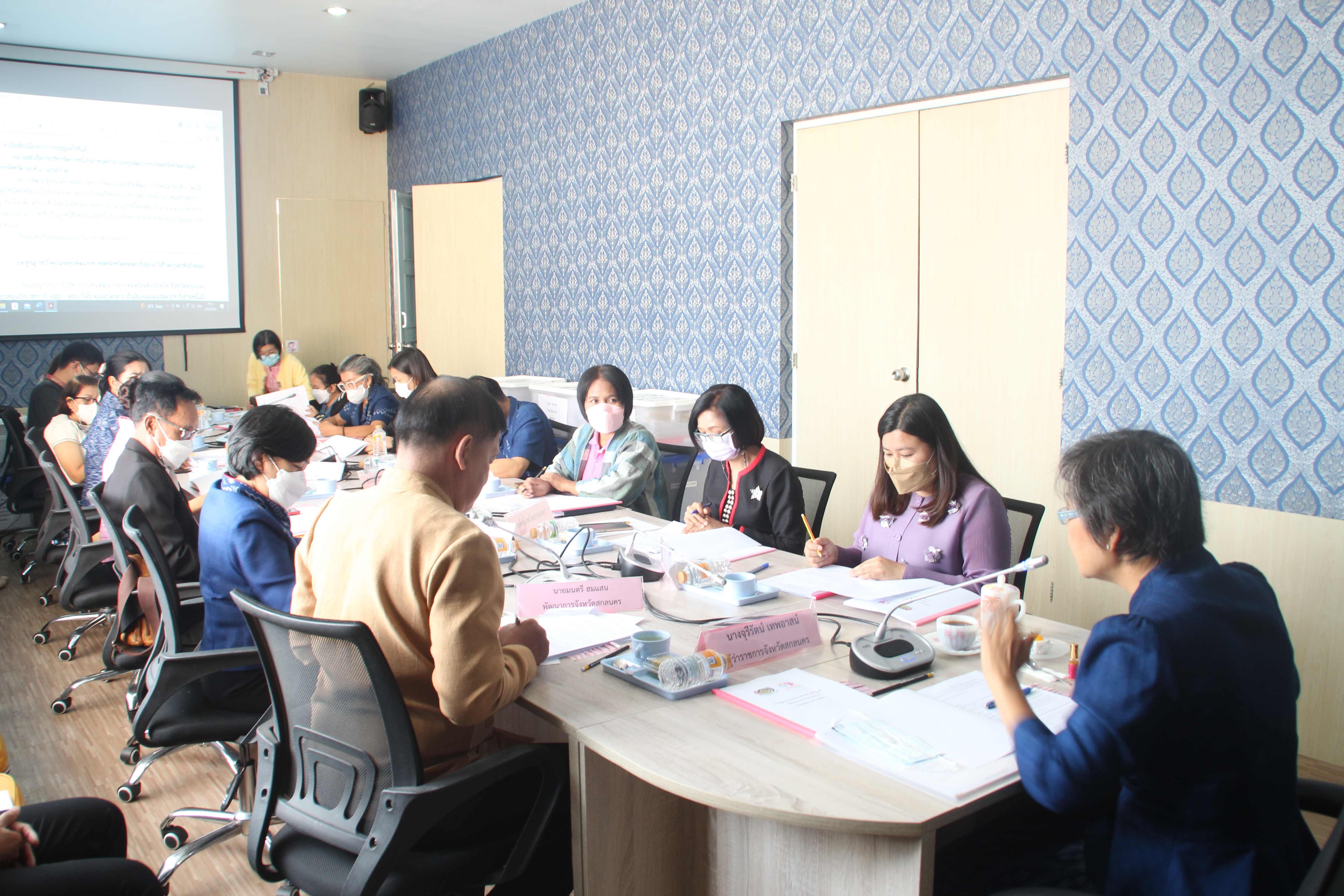 จังหวัดสกลนคร : ประชุมคณะอนุกรรมการบริหารกองทุนพัฒนาบทบาทสตรีจังหวัดสกลนคร