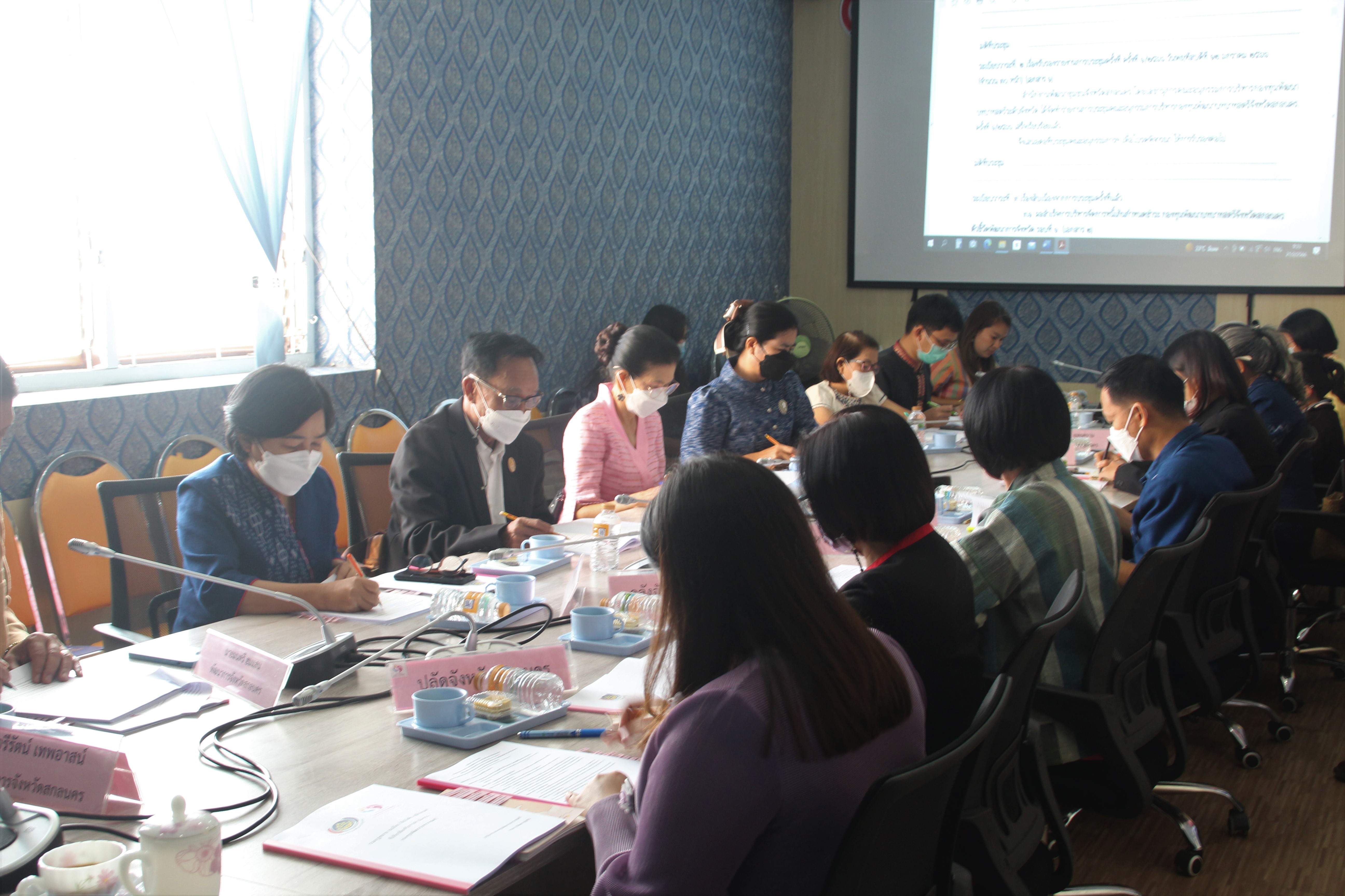 จังหวัดสกลนคร : ประชุมคณะอนุกรรมการบริหารกองทุนพัฒนาบทบาทสตรีจังหวัดสกลนคร