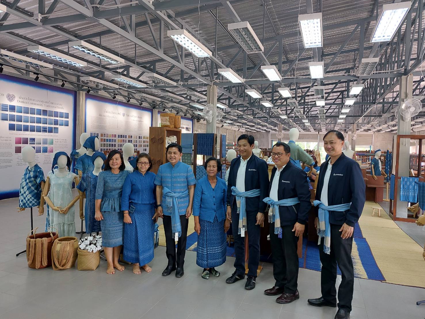 จังหวัดสกลนคร : คณะผู้บริหาร บริษัท ปตท. OR  เยี่ยมชมการพัฒนาผลิตภัณฑ์ “ดอนกอยโมเดล”