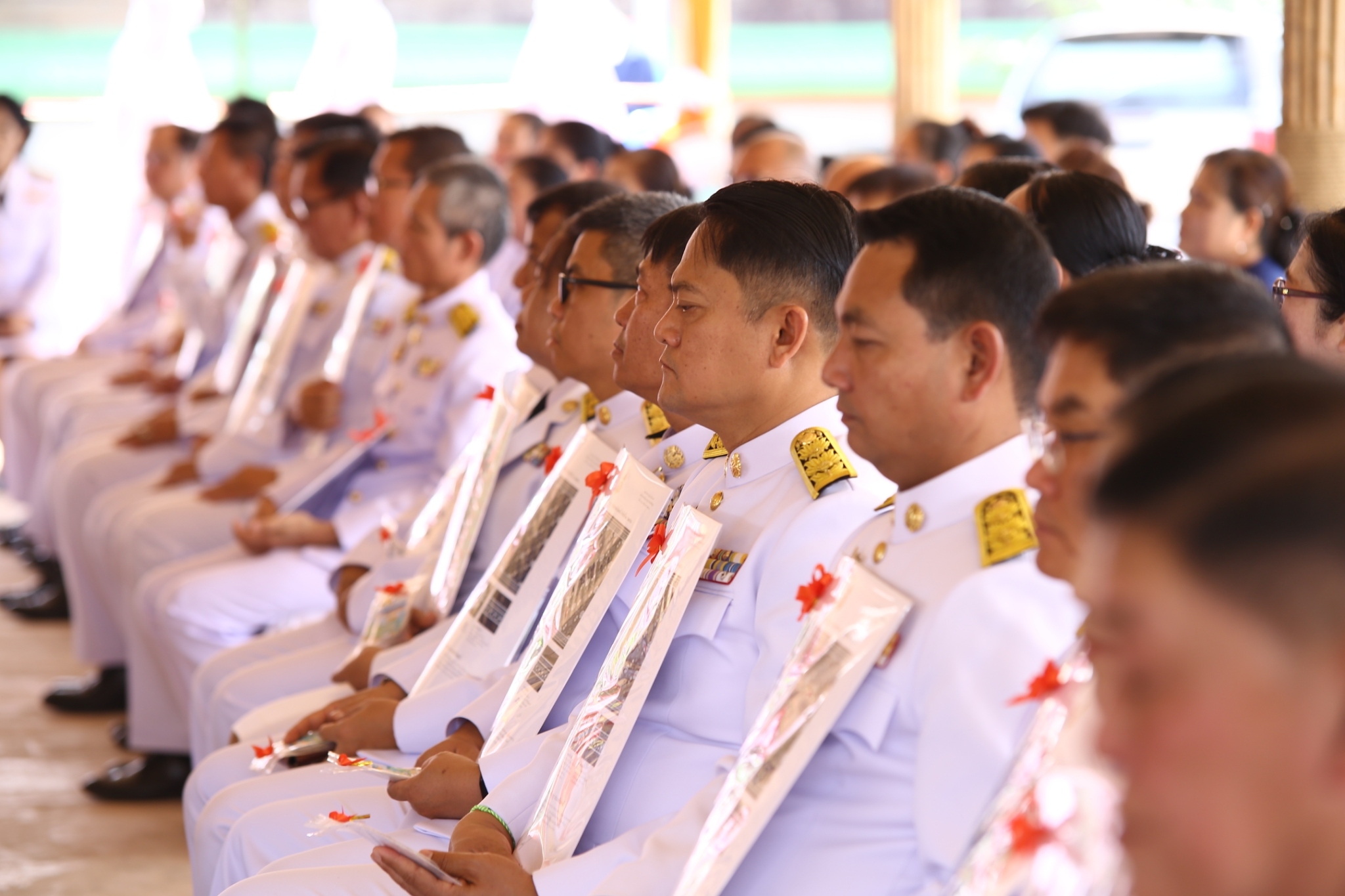จังหวัดสกลนคร : จัดพิธีมอบลายผ้าพระราชทาน “ผ้าลายดอกรักราชกัญญา” ณ  วิชชาลัยดอนกอย วิถีแห่งการพัฒนาที่ยั่งยืน