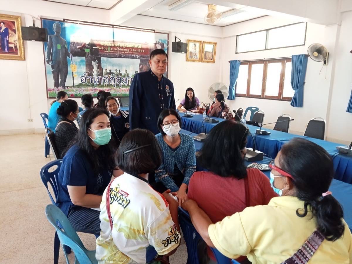 พช.สกลนคร : ลงพื้นที่สนับสนุน ให้คำปรึกษา รับฟังปัญหา การชำระหนี้เกินกำหนดชำระ กองทุนพัฒนาบทบาทสตรี