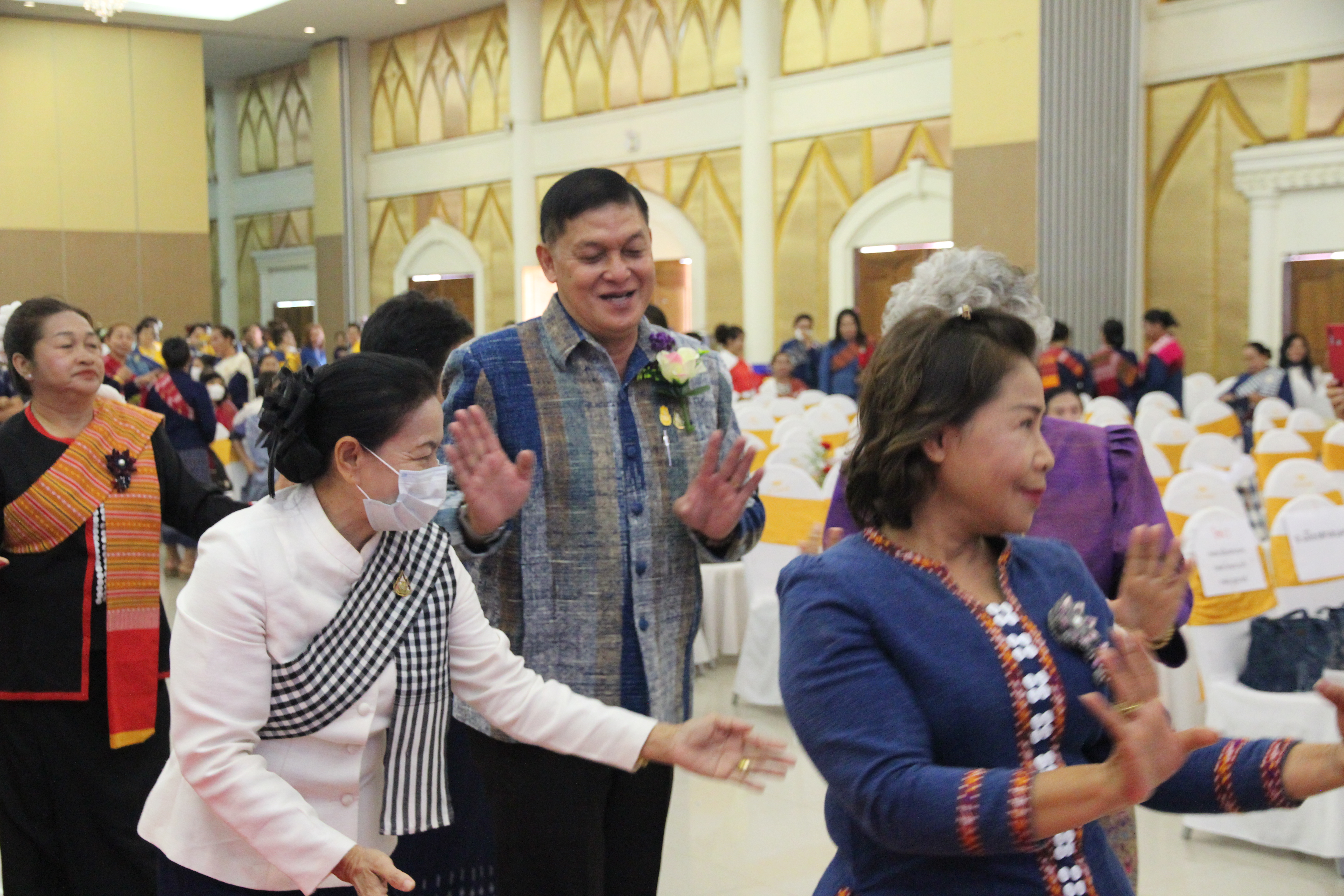 จังหวัดสกลนคร : จัดกิจกรรม วันสตรีสากล ภายใต้แนวคิด “สตรีสกลนคร ร่วมอนุรักษ์วัฒนธรรมชนเผ่า เรียนรู้อาชีพเสริม เพิ่มรายได้”