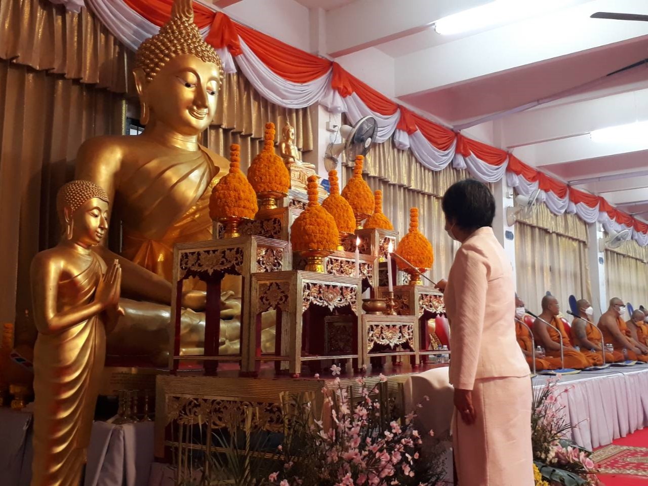 พช.สกลนคร : ร่วมพิธีทำบุญตักบาตร เนื่องในเทศกาลวันมาฆบูชา พ.ศ. 2566