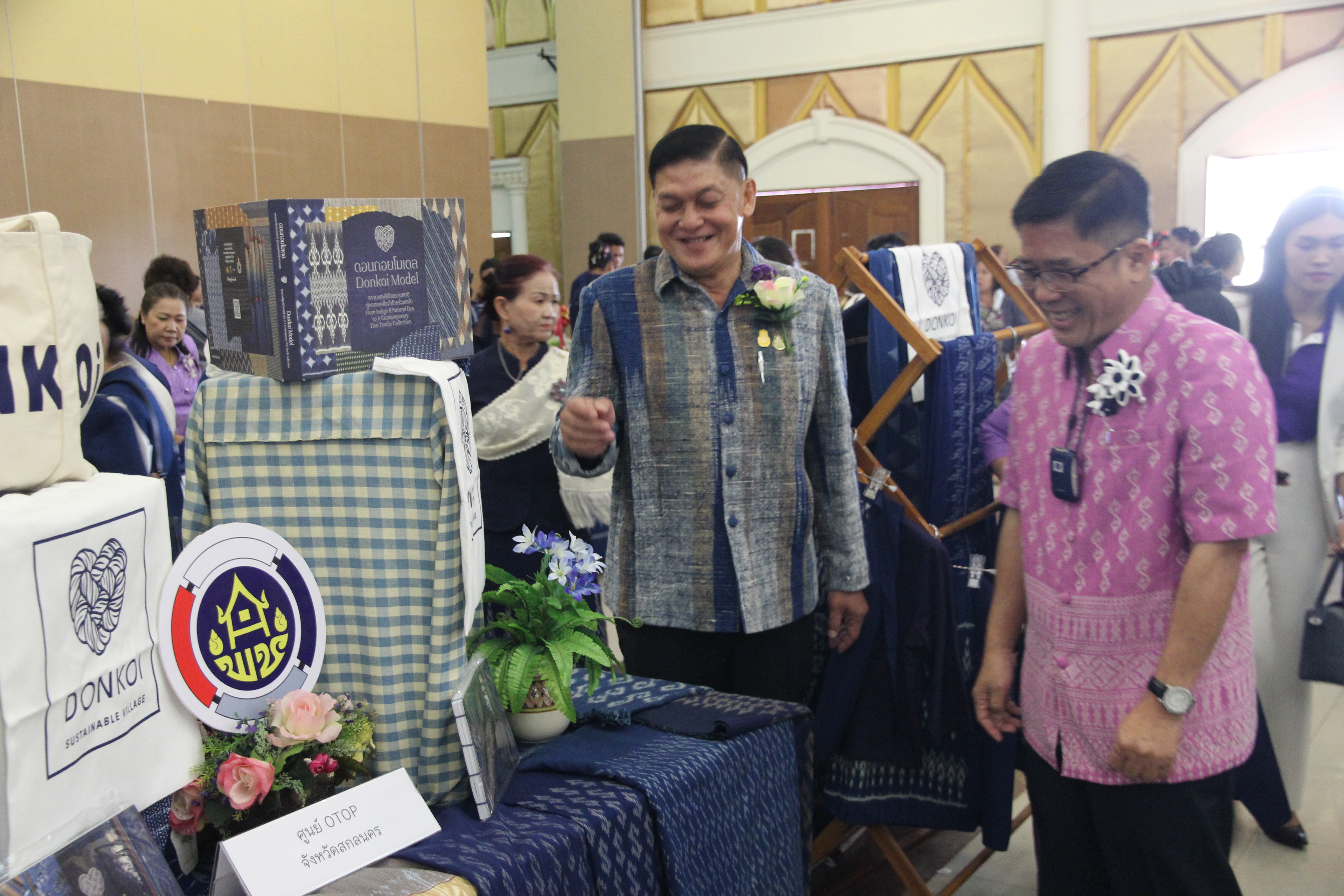 จังหวัดสกลนคร : จัดกิจกรรม วันสตรีสากล ภายใต้แนวคิด “สตรีสกลนคร ร่วมอนุรักษ์วัฒนธรรมชนเผ่า เรียนรู้อาชีพเสริม เพิ่มรายได้”