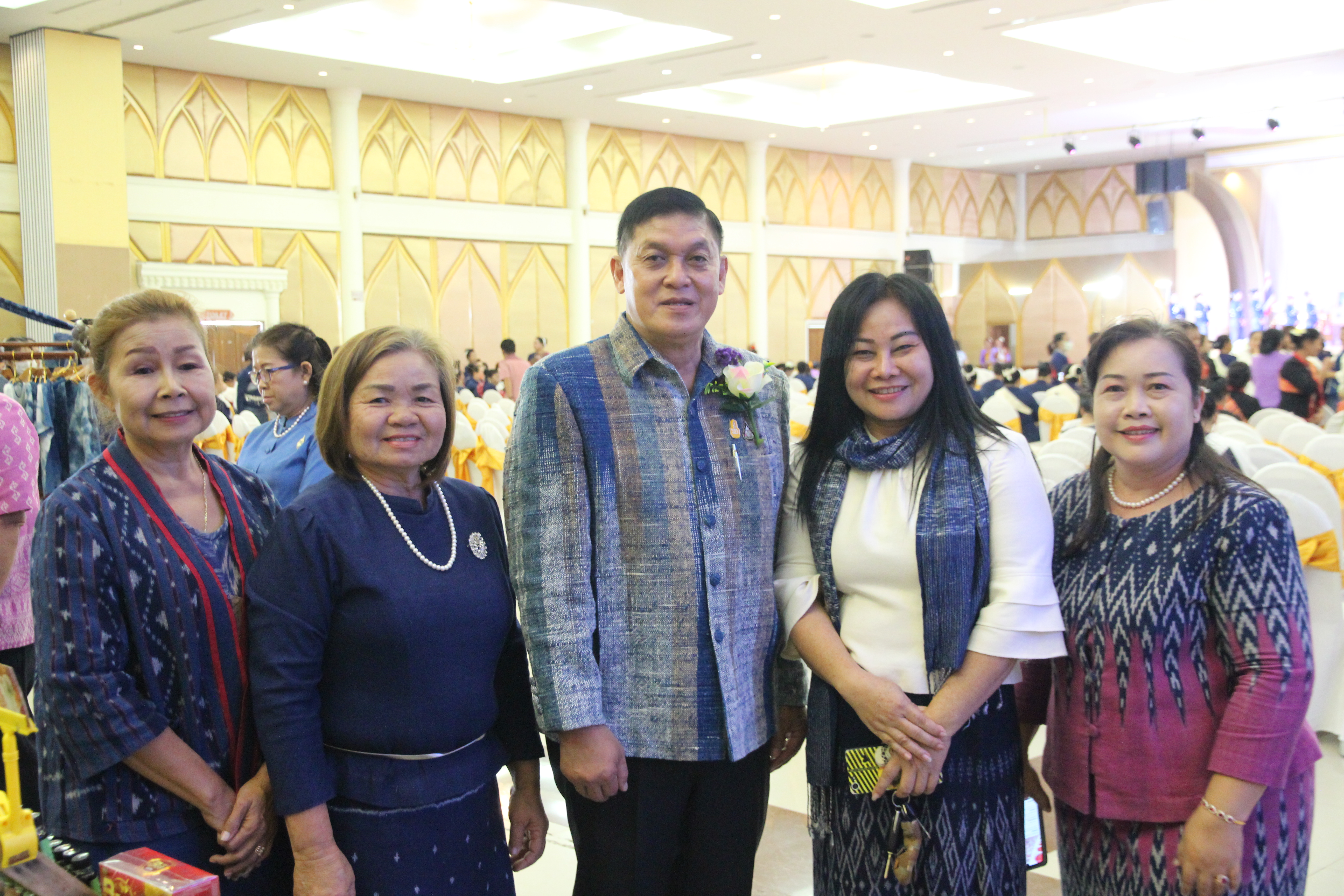 จังหวัดสกลนคร : จัดกิจกรรม วันสตรีสากล ภายใต้แนวคิด “สตรีสกลนคร ร่วมอนุรักษ์วัฒนธรรมชนเผ่า เรียนรู้อาชีพเสริม เพิ่มรายได้”