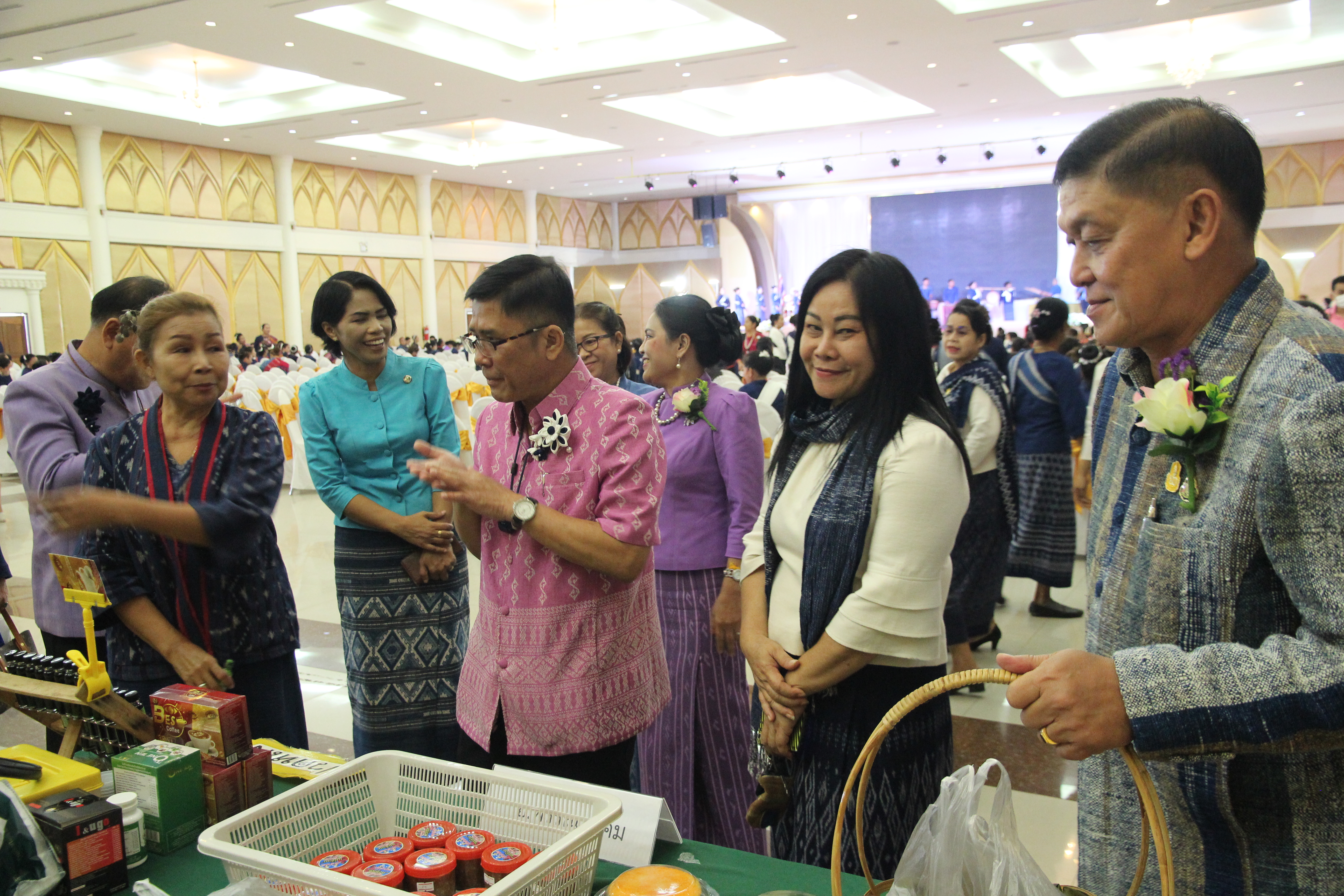 จังหวัดสกลนคร : จัดกิจกรรม วันสตรีสากล ภายใต้แนวคิด “สตรีสกลนคร ร่วมอนุรักษ์วัฒนธรรมชนเผ่า เรียนรู้อาชีพเสริม เพิ่มรายได้”