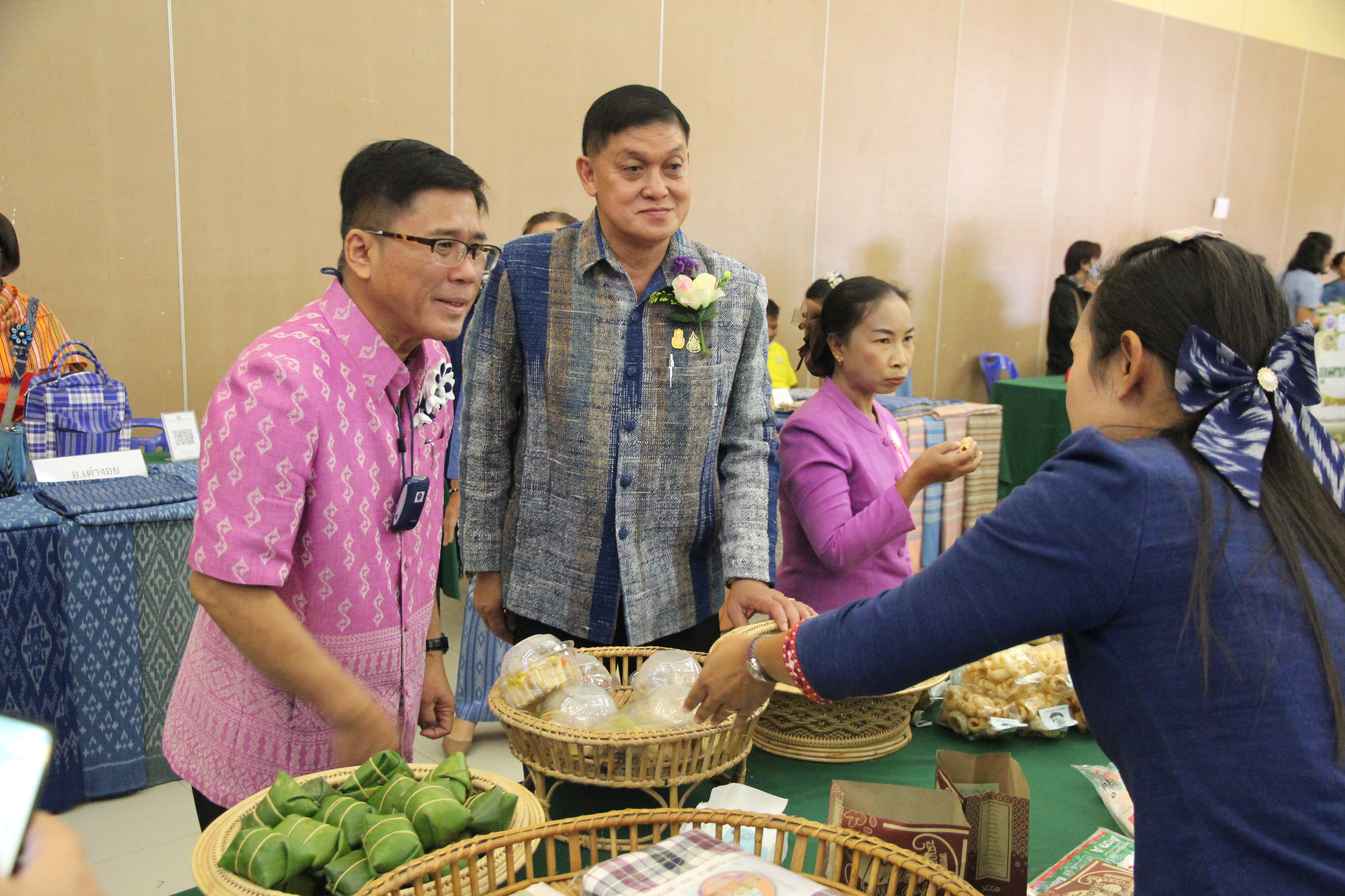 จังหวัดสกลนคร : จัดกิจกรรม วันสตรีสากล ภายใต้แนวคิด “สตรีสกลนคร ร่วมอนุรักษ์วัฒนธรรมชนเผ่า เรียนรู้อาชีพเสริม เพิ่มรายได้”
