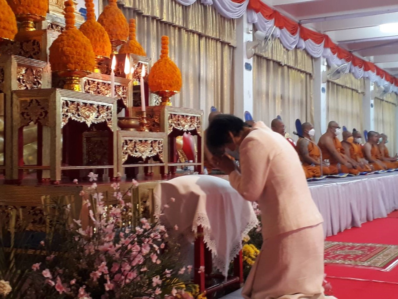 พช.สกลนคร : ร่วมพิธีทำบุญตักบาตร เนื่องในเทศกาลวันมาฆบูชา พ.ศ. 2566