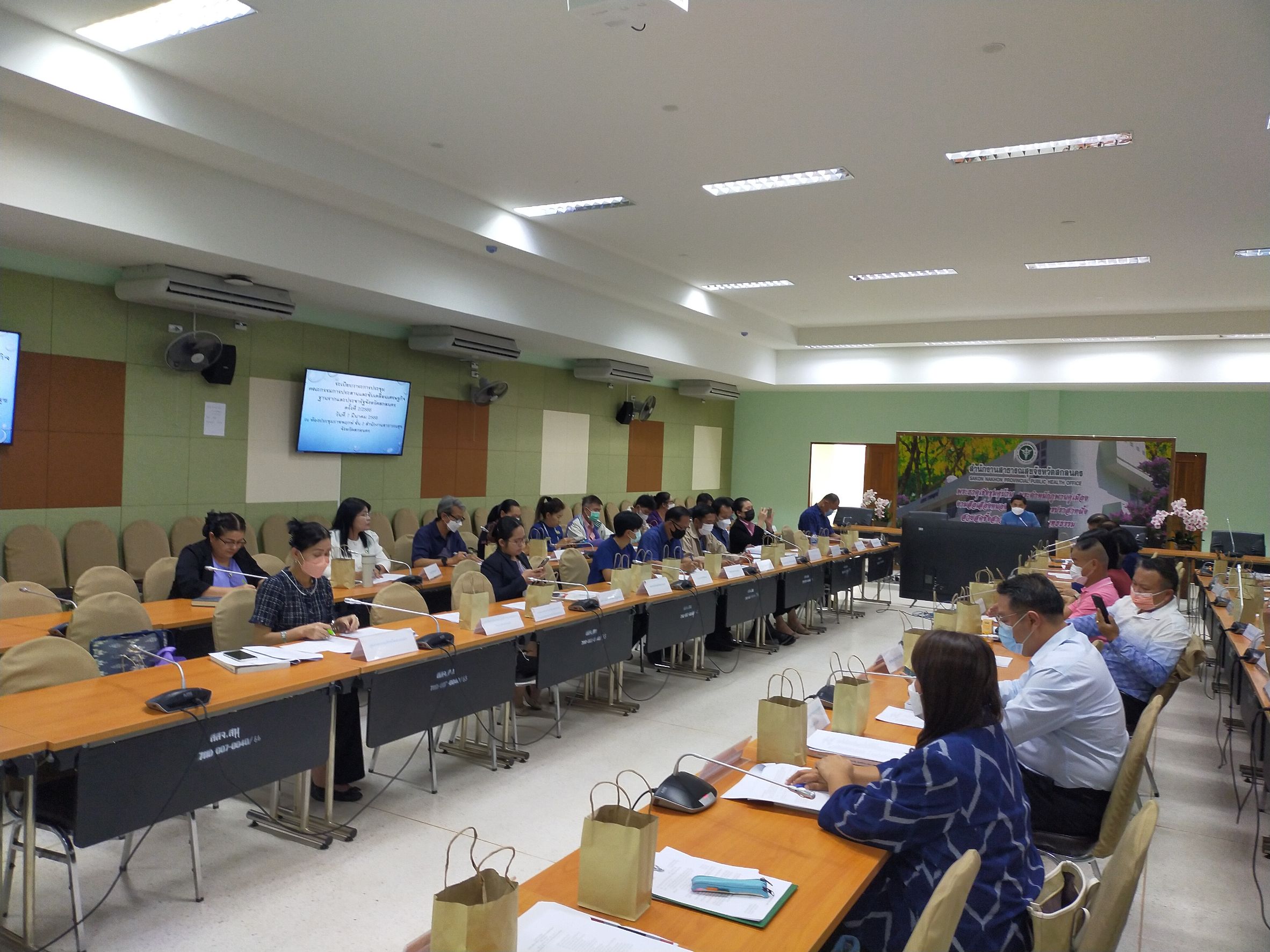 จังหวัดสกลนคร : จัดประชุมกลไกขับเคลื่อนการพัฒนาเศรษฐกิจฐานรากด้วยภาคีเครือข่าย