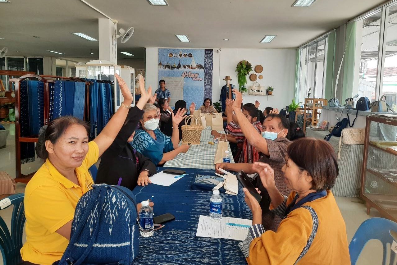 พช.สกลนคร : ประชุมเครือข่าย OTOP เพื่อร่วมขับเคลื่อนศูนย์รวมและจำหน่ายผลิตภัณฑ์ OTOP จังหวัดสกลนคร