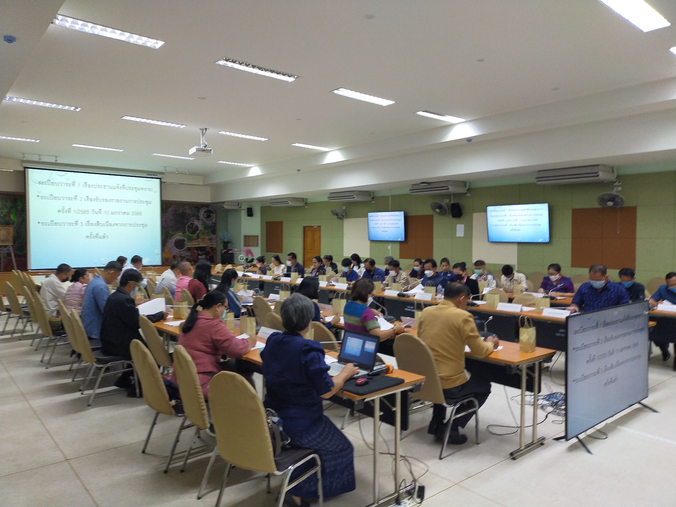 จังหวัดสกลนคร : จัดประชุมกลไกขับเคลื่อนการพัฒนาเศรษฐกิจฐานรากด้วยภาคีเครือข่าย