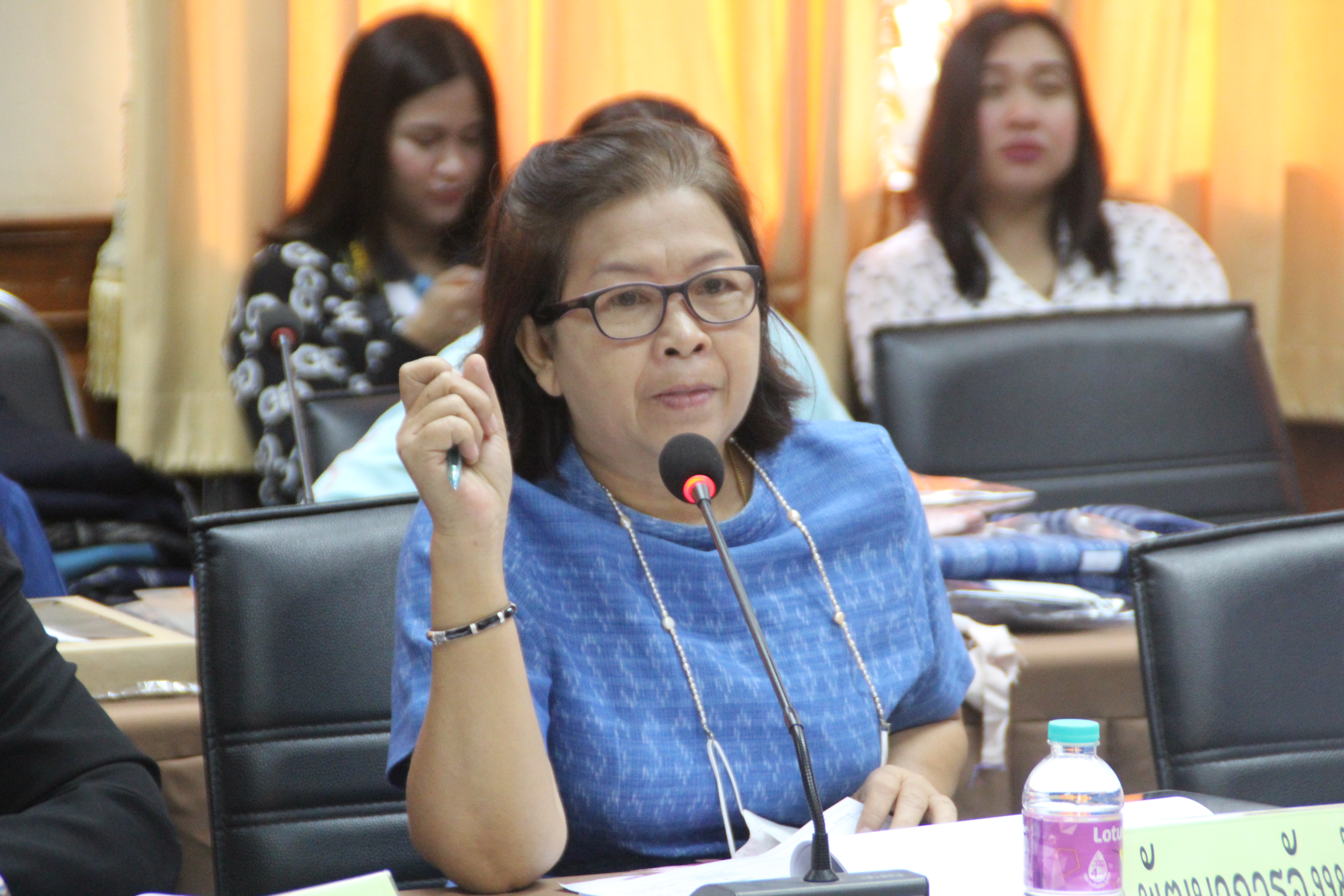 พช.สกลนคร : ร่วมประชุมคณะกรรมการรับรองมาตรฐานผลิตภัณฑ์ชุมชนจังหวัดสกลนคร