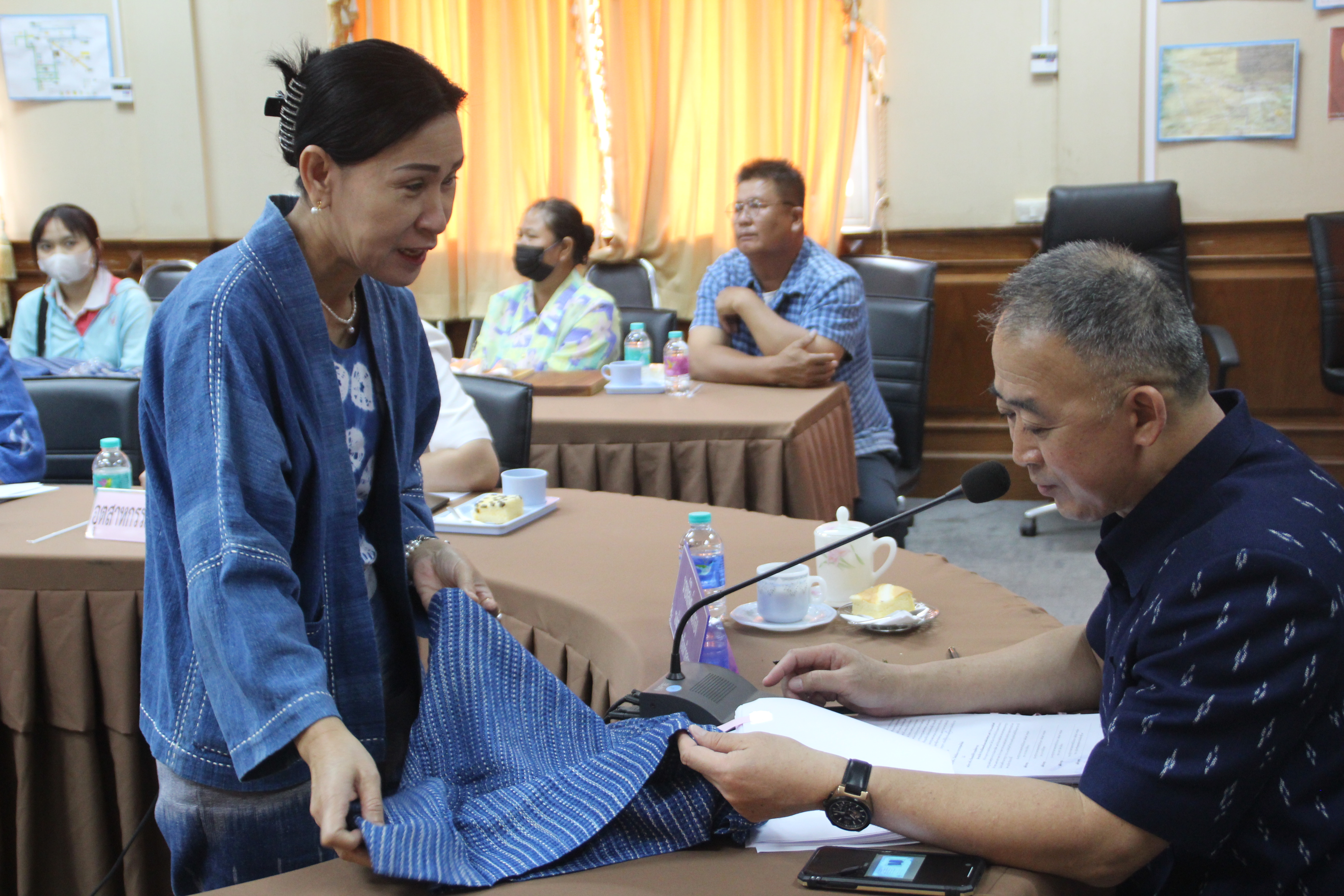 พช.สกลนคร : ร่วมประชุมคณะกรรมการรับรองมาตรฐานผลิตภัณฑ์ชุมชนจังหวัดสกลนคร