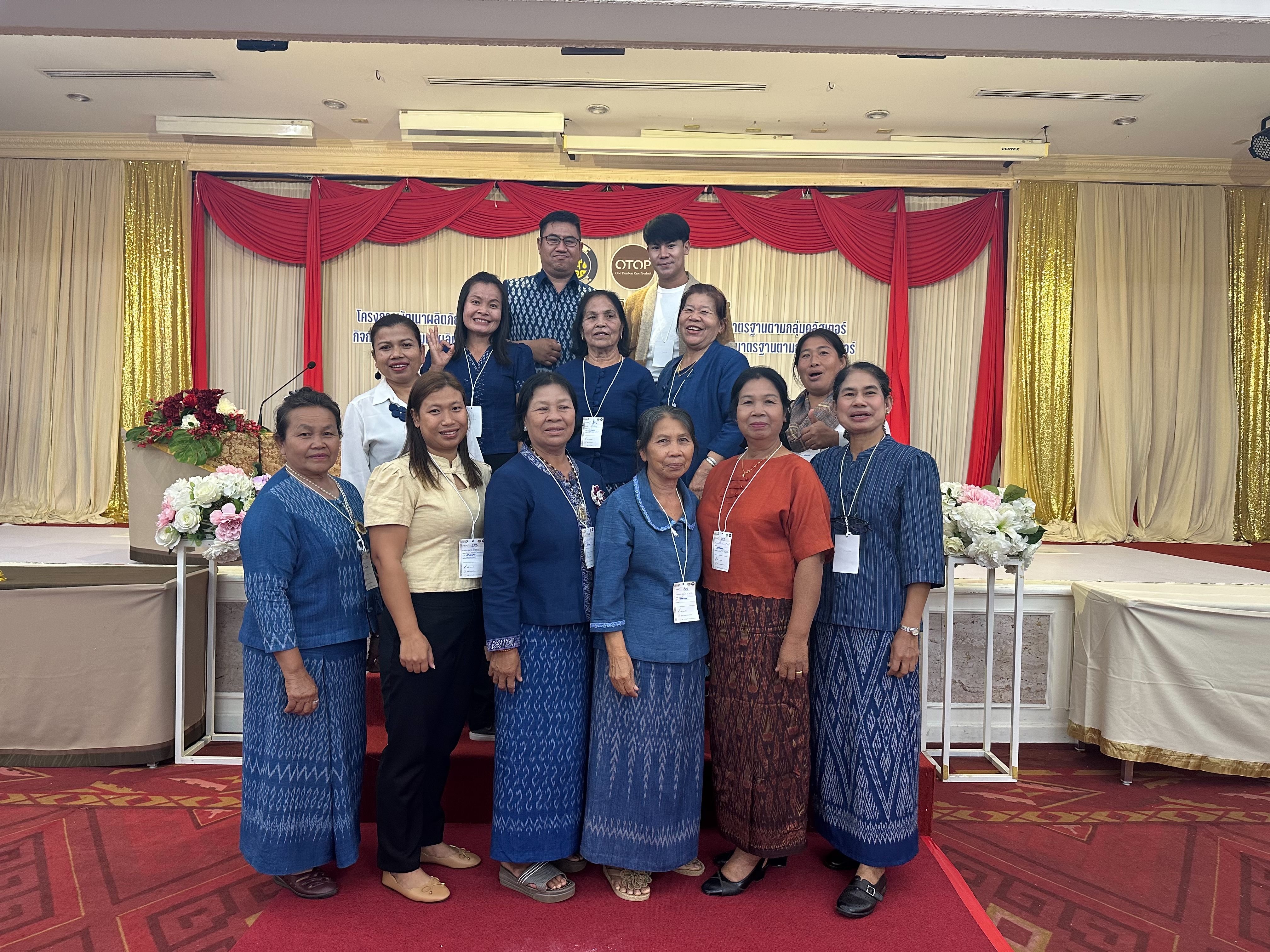 พช.สกลนคร : ส่งเสริมผู้ประกอบการ OTOP  ประเภทผ้าและเครื่องแต่งกาย พัฒนาผลิตภัณฑ์ให้มีคุณภาพมาตรฐานตามกลุ่มคลัสเตอร์