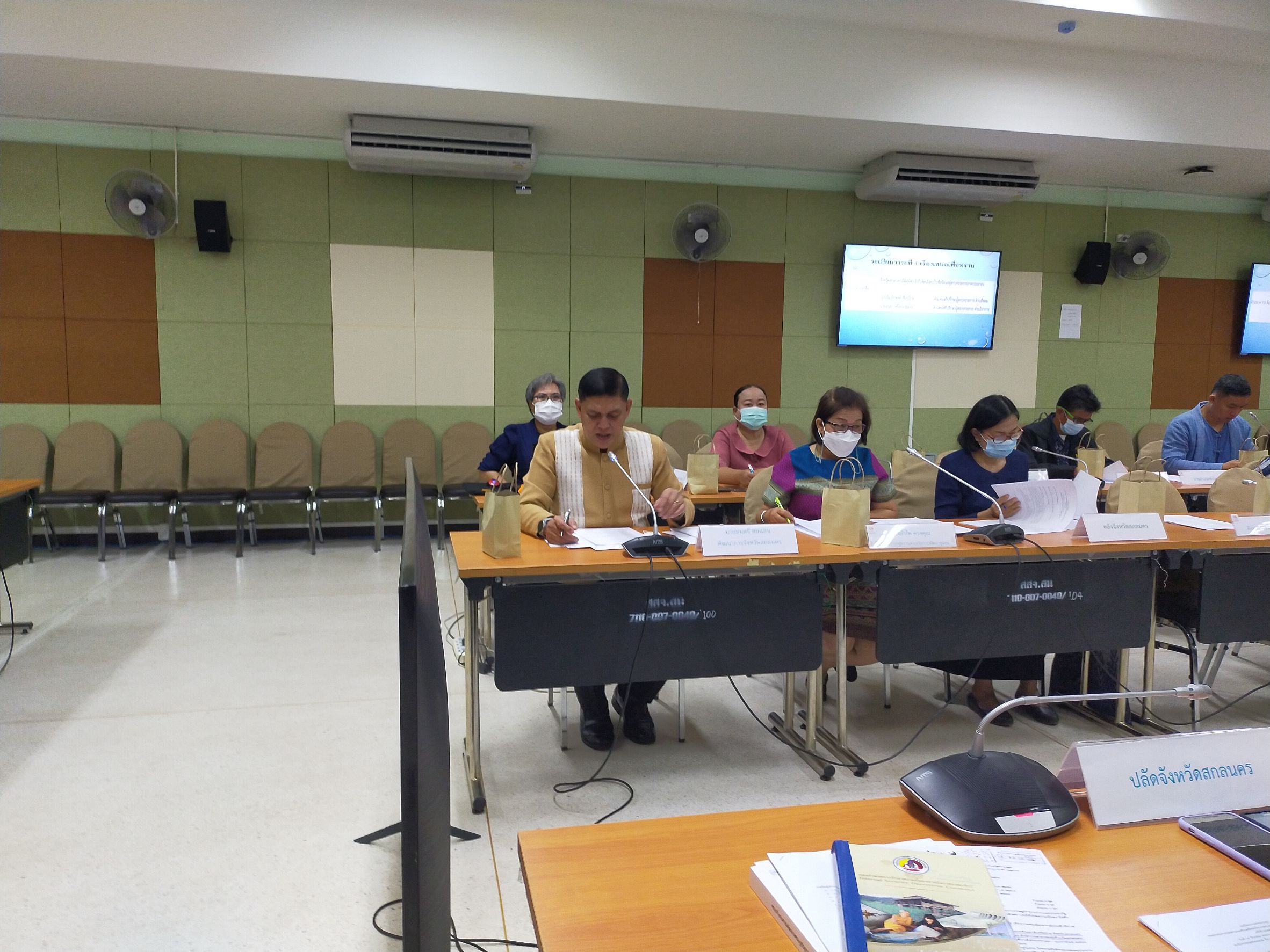 จังหวัดสกลนคร : จัดประชุมกลไกขับเคลื่อนการพัฒนาเศรษฐกิจฐานรากด้วยภาคีเครือข่าย