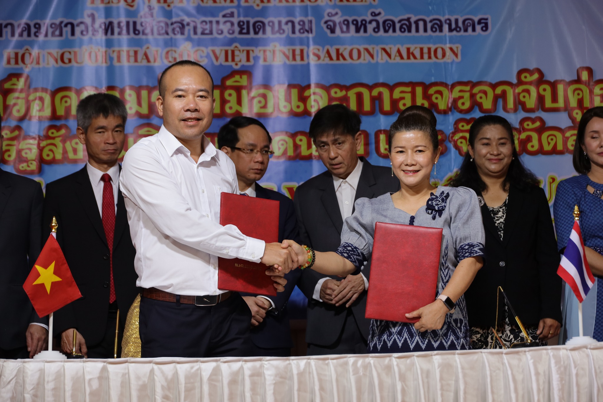 จังหวัดสกลนคร : ลงนาม MOU กับจังหวัดกวางบิงห์ ประเทศเวียดนาม เจรจาจับคู่ธุรกิจ