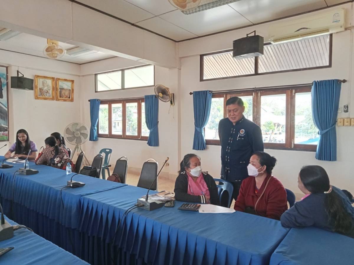 พช.สกลนคร : ลงพื้นที่สนับสนุน ให้คำปรึกษา รับฟังปัญหา การชำระหนี้เกินกำหนดชำระ กองทุนพัฒนาบทบาทสตรี