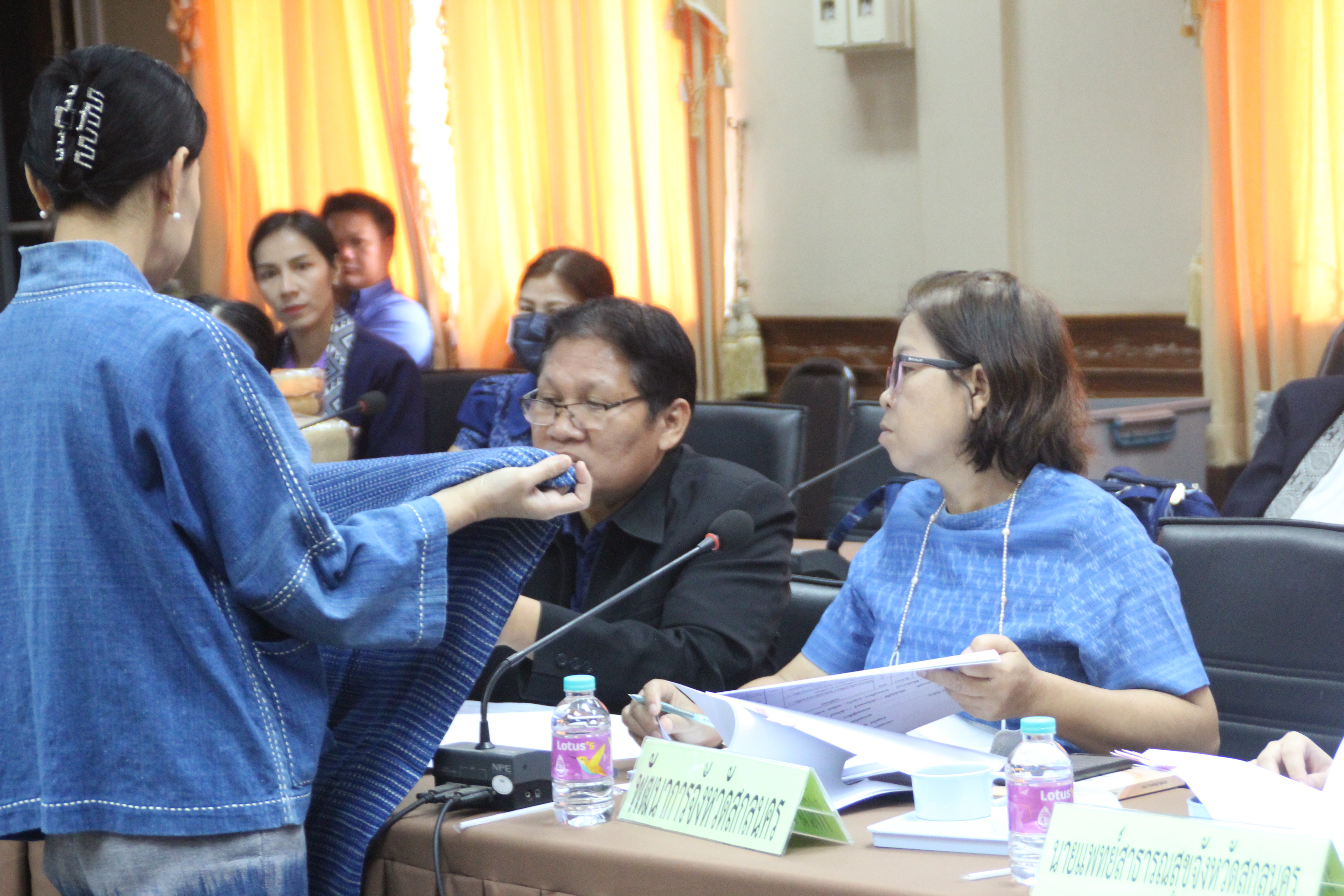 พช.สกลนคร : ร่วมประชุมคณะกรรมการรับรองมาตรฐานผลิตภัณฑ์ชุมชนจังหวัดสกลนคร
