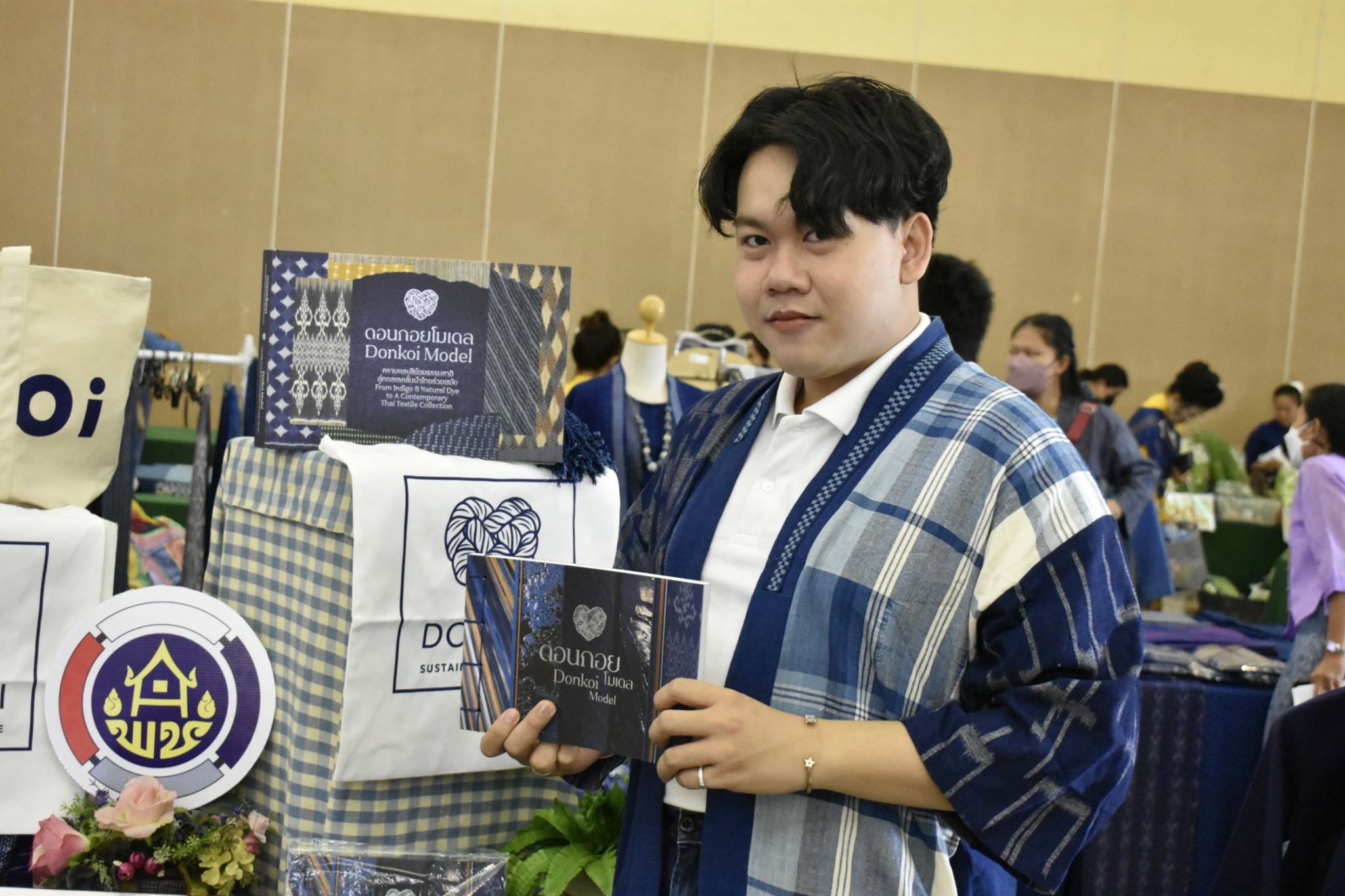 ดอนกอยโมเดล : ออกบูธแสดงและจำหน่ายผลิตภัณฑ์ ขับเคลื่อนการสร้างอาชีพ สร้างรายได้อย่างต่อเนื่อง