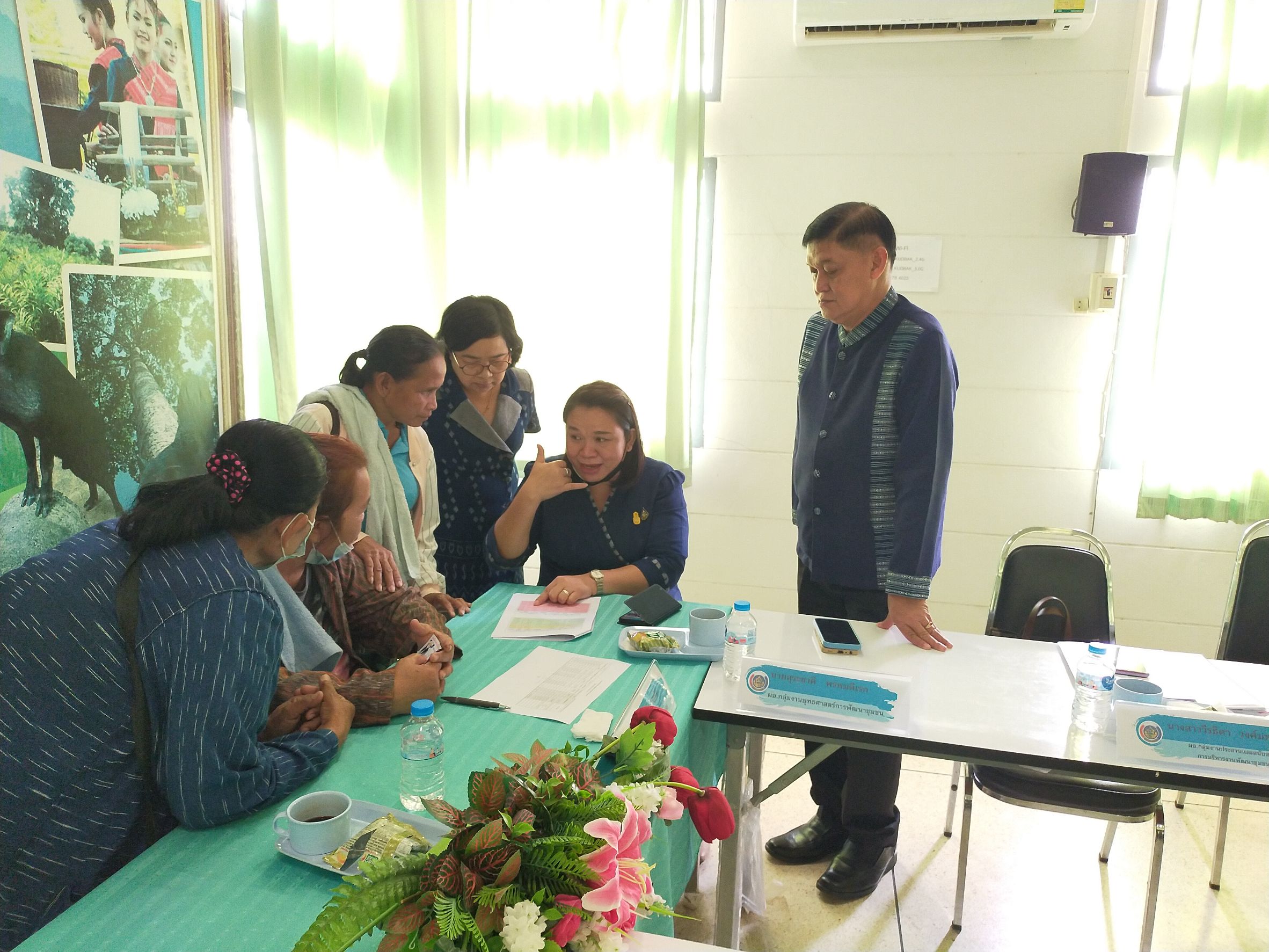 พช.สกลนคร : ลงพื้นที่สนับสนุน ให้คำปรึกษา รับฟังปัญหา การชำระหนี้เกินกำหนดชำระ กองทุนพัฒนาบทบาทสตรี