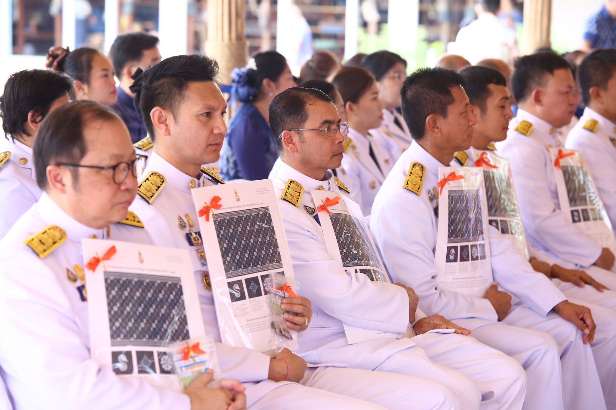 จังหวัดสกลนคร : จัดพิธีมอบลายผ้าพระราชทาน “ผ้าลายดอกรักราชกัญญา” ณ  วิชชาลัยดอนกอย วิถีแห่งการพัฒนาที่ยั่งยืน