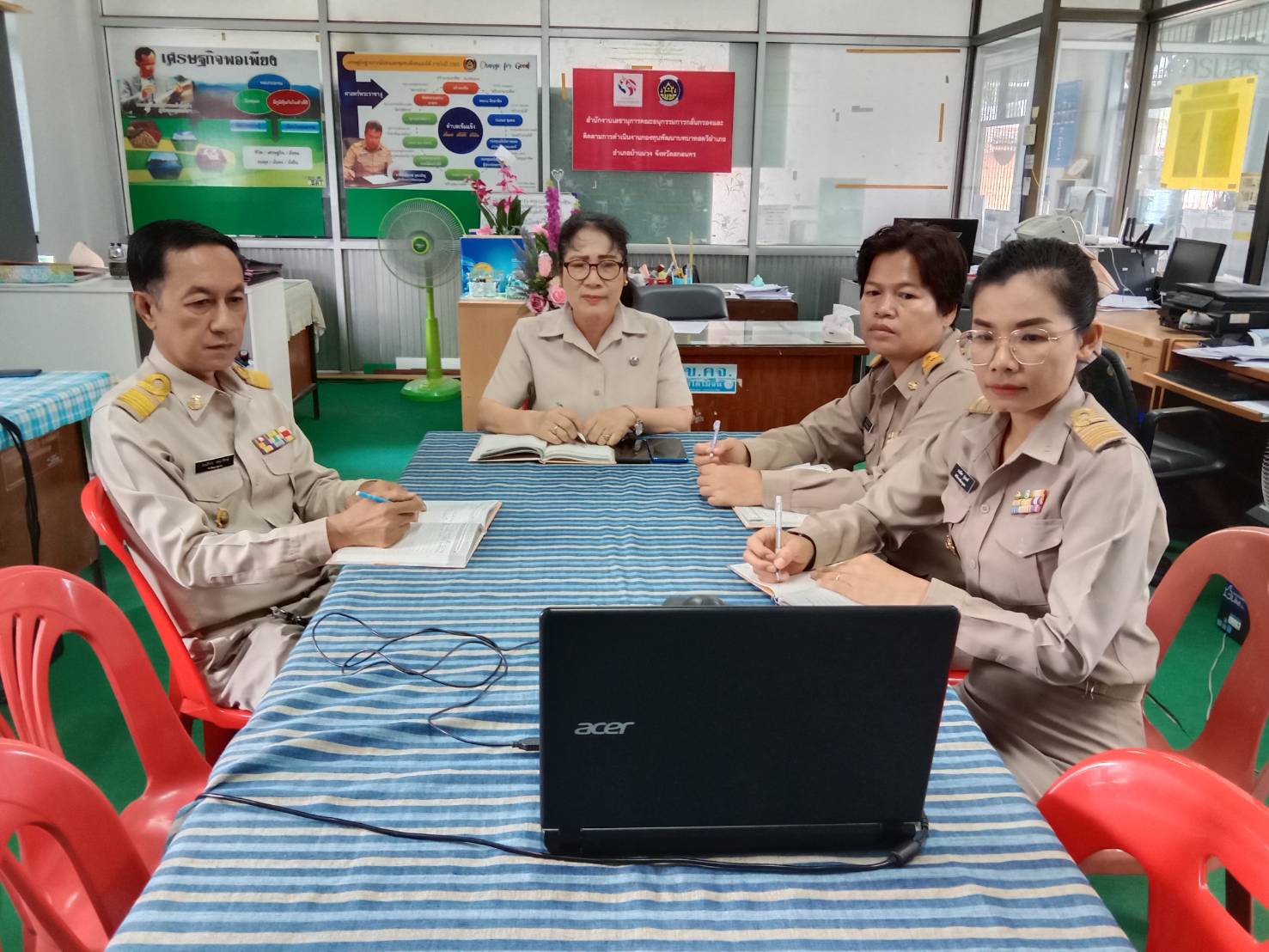 พช. สกลนคร ร่วมประชุมกรมการพัฒนาชุมชน ครั้งที่ 4/2565 ผ่านระบบการประชุมทางไกล Video Conference