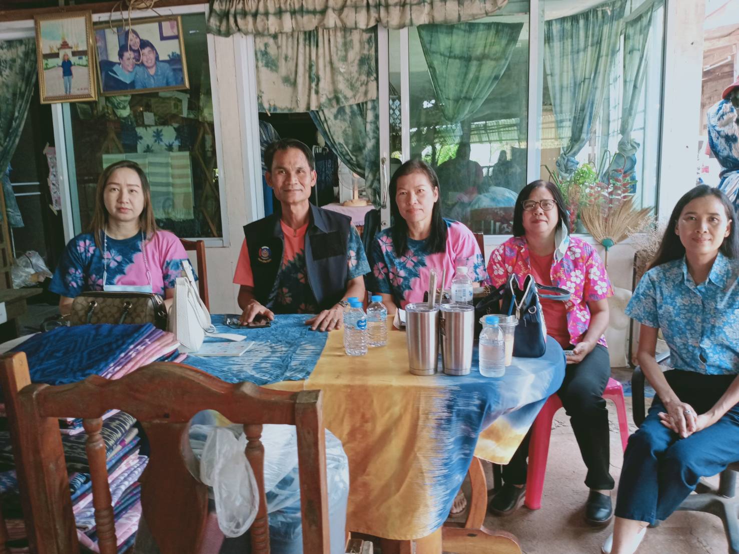 พช.สกลนคร : ฝึกอบรมพัฒนาผลิตภัณฑ์ผ้าพื้นเมืองอำเภออากาศอำนวย