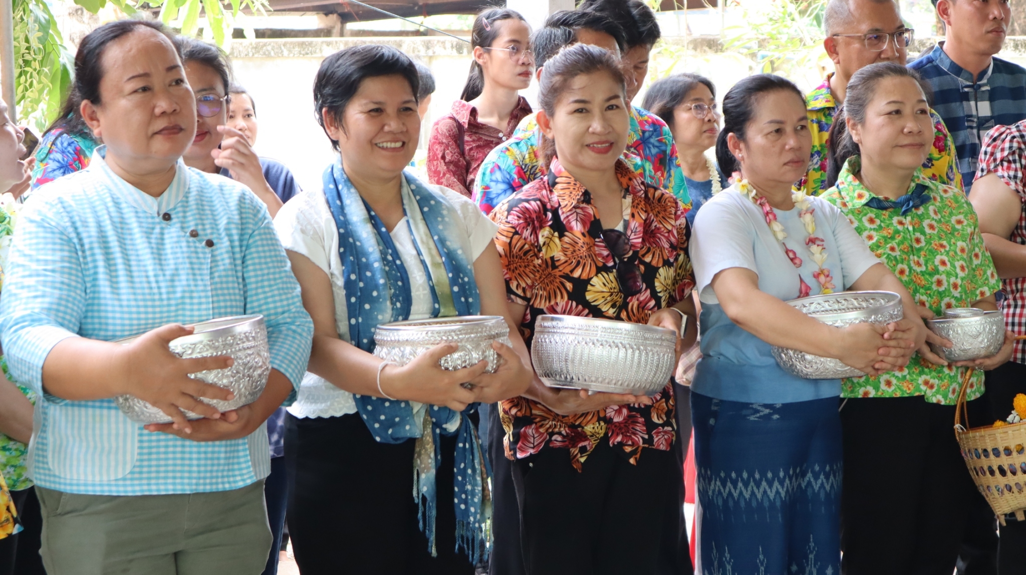 พช.สกลนคร : จัดกิจกรรม​รดน้ำดำหัว​ “ตุ้มโฮม​ ครอบครัว​ พช.” เนื่องในเทศกาลสงกรานต์​  ประจำปี 2566
