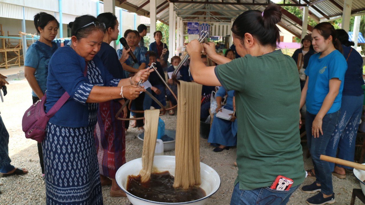 พช.สกลนคร : สนองพระราชดำริตามโครงการอนุรักษ์พันธุกรรมพืช อันเนื่องมาจากพระราชดำริ สมเด็จพระเทพรัตนราชสุดาฯ สยามบรมราชกุมารี (อพ.สธ.) กิจกรรมสร้างสรรค์การใช้ประโยชน์จากต้นไม้ประจำจังหวัด