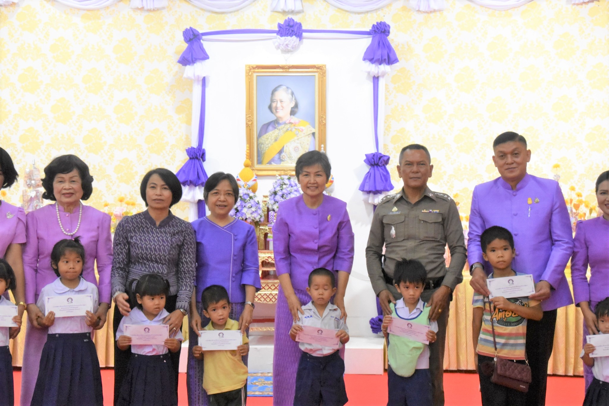 จังหวัดสกลนคร : ทอดผ้าป่าสมทบกองทุนพัฒนาเด็กชนบท ในพระราชูปถัมภ์สมเด็จพระเทพรัตนราชสุดาฯ สยามบรมราชกุมารี ประจำปี 2566