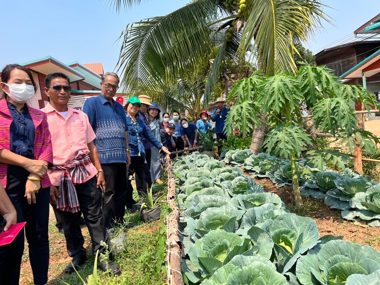 ดอนกอย หมู่บ้านพัฒนาที่ยั่งยืน (Sustainable Village) : แบ่งปันองค์ความรู้สู่หมู่บ้านพัฒนาที่ยั่งยืน สู่คณะผู้บริหารและหัวหน้าส่วนราชการและผู้แทนตำบลเข้มแข็ง ของจังหวัดร้อยเอ็ด