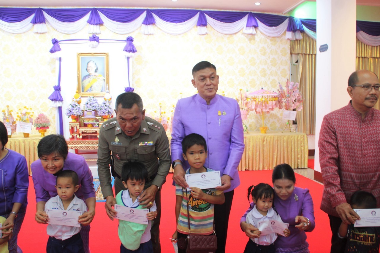 จังหวัดสกลนคร : ทอดผ้าป่าสมทบกองทุนพัฒนาเด็กชนบท ในพระราชูปถัมภ์สมเด็จพระเทพรัตนราชสุดาฯ สยามบรมราชกุมารี ประจำปี 2566