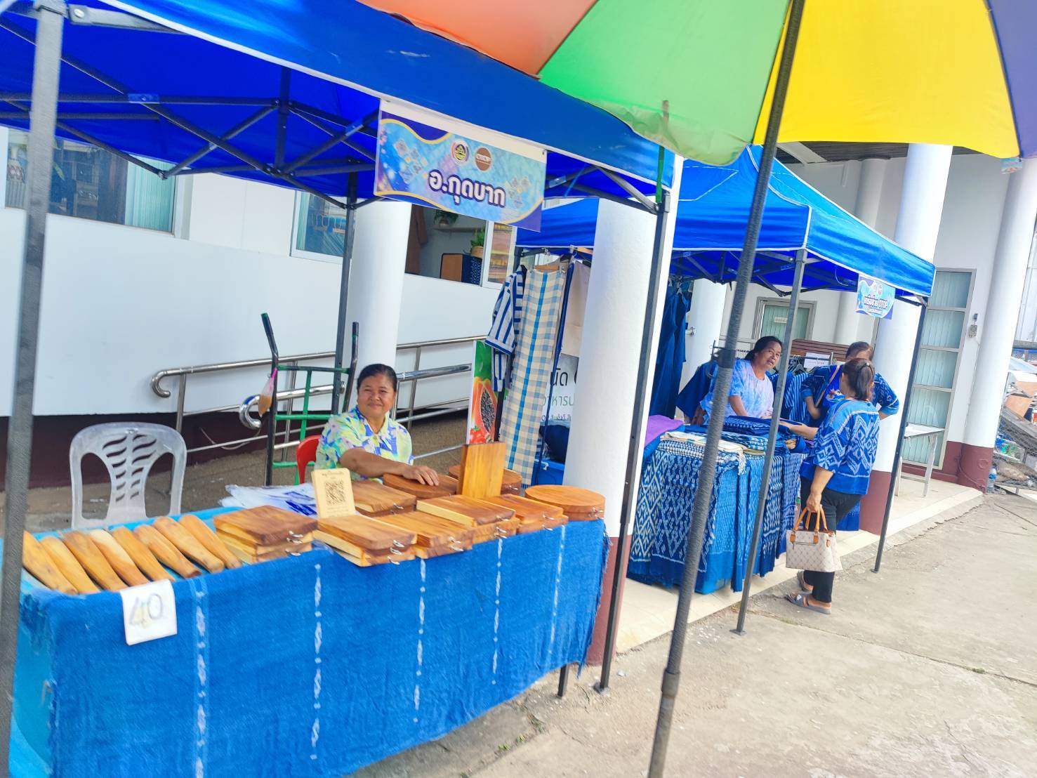 พช.สกลนคร : จัดตลาดนัด OTOP เด่นของจังหวัดสกลนคร
