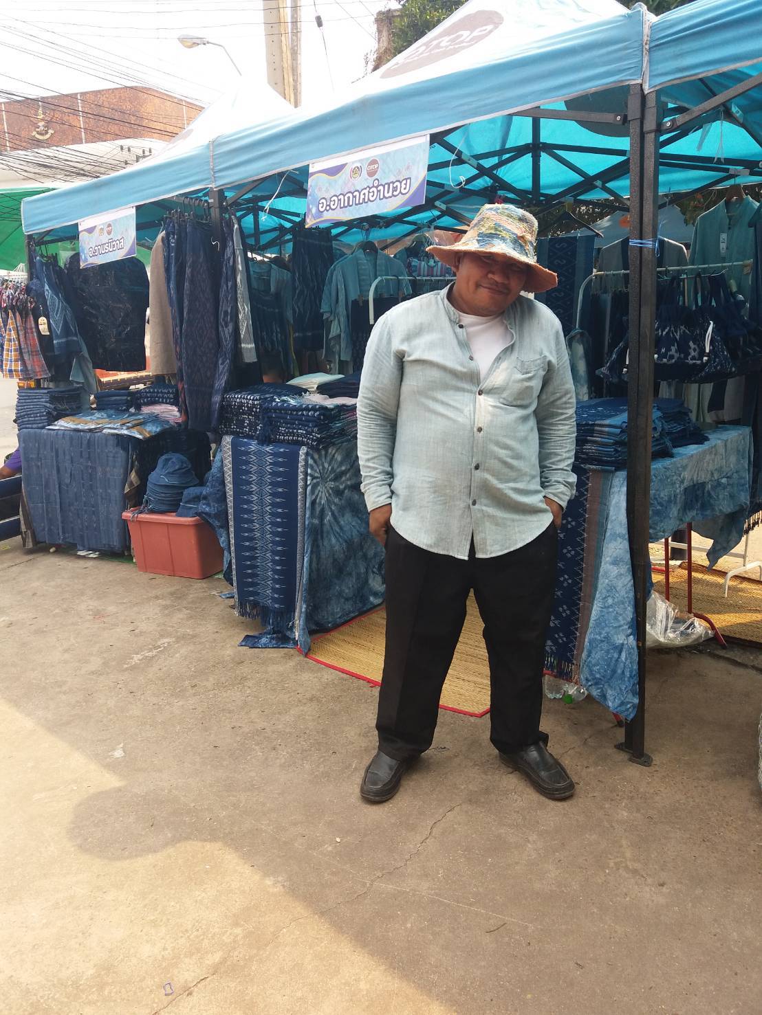 พช.สกลนคร : จัดตลาดนัด OTOP เด่นของจังหวัดสกลนคร