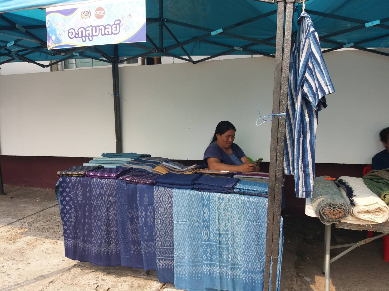 พช.สกลนคร : จัดตลาดนัด OTOP เด่นของจังหวัดสกลนคร