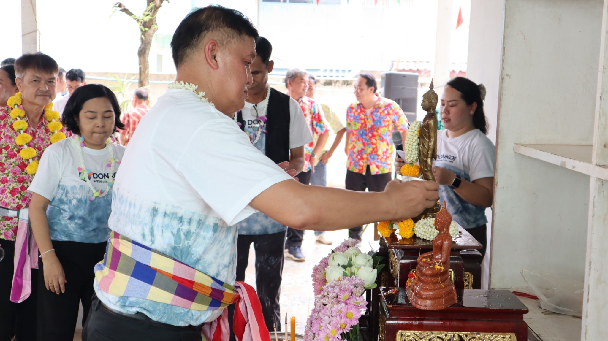 พช.สกลนคร : จัดกิจกรรม​รดน้ำดำหัว​ “ตุ้มโฮม​ ครอบครัว​ พช.” เนื่องในเทศกาลสงกรานต์​  ประจำปี 2566