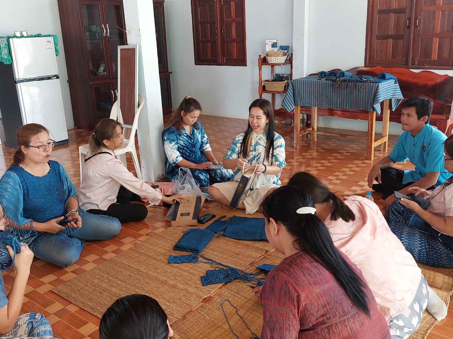 พช.สกลนคร : ติดตามการดำเนินโครงการส่งเสริมกระบวนการเครือข่ายองค์ความรู้ (Knowledge-Based OTOP : KBO) กิจกรรมที่ 2 พัฒนาผลิตภัณฑ์ OTOP โดยเครือข่ายองค์ความรู้ KBO จังหวัดสกลนคร