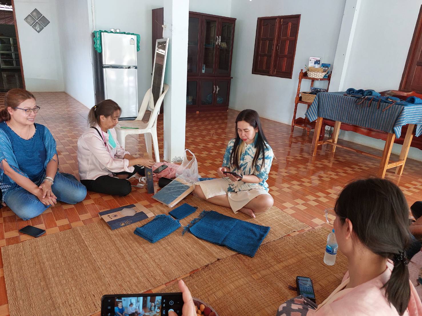 พช.สกลนคร : ติดตามการดำเนินโครงการส่งเสริมกระบวนการเครือข่ายองค์ความรู้ (Knowledge-Based OTOP : KBO) กิจกรรมที่ 2 พัฒนาผลิตภัณฑ์ OTOP โดยเครือข่ายองค์ความรู้ KBO จังหวัดสกลนคร