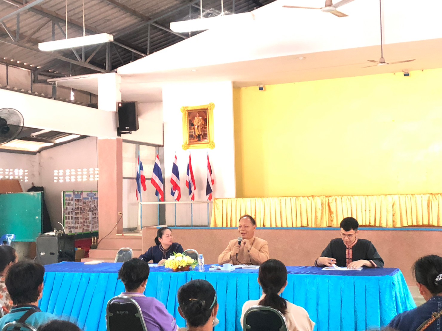 ผู้ตรวจราชการกรมการพัฒนาชุมชน : ติดตามและสนับสนุนการดำเนินงานกองทุนพัฒนาบทบาทสตรีและหมู่บ้านเศรษฐกิจพอเพียงต้นแบบ ในเขตพื้นที่อำเภอภูพาน จังหวัดสกลนคร