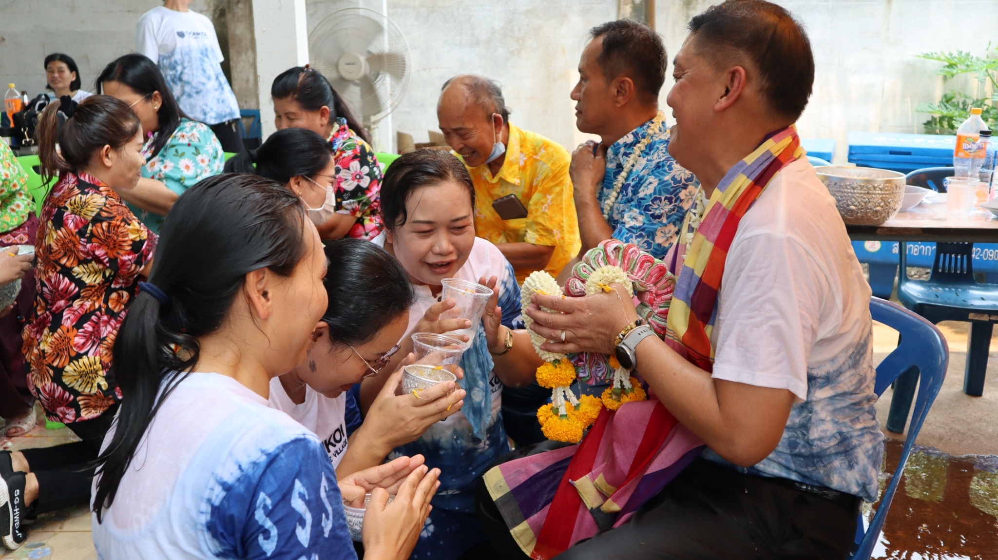 พช.สกลนคร : จัดกิจกรรม​รดน้ำดำหัว​ “ตุ้มโฮม​ ครอบครัว​ พช.” เนื่องในเทศกาลสงกรานต์​  ประจำปี 2566