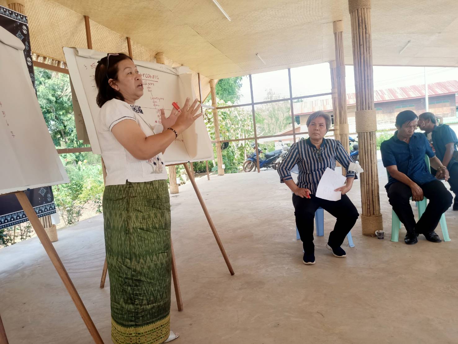พช.สกลนคร : จัดเวทีถอดบทเรียนการบริหารจัดการหมู่บ้านพัฒนาที่ยั่งยืน (Sustainable Village)