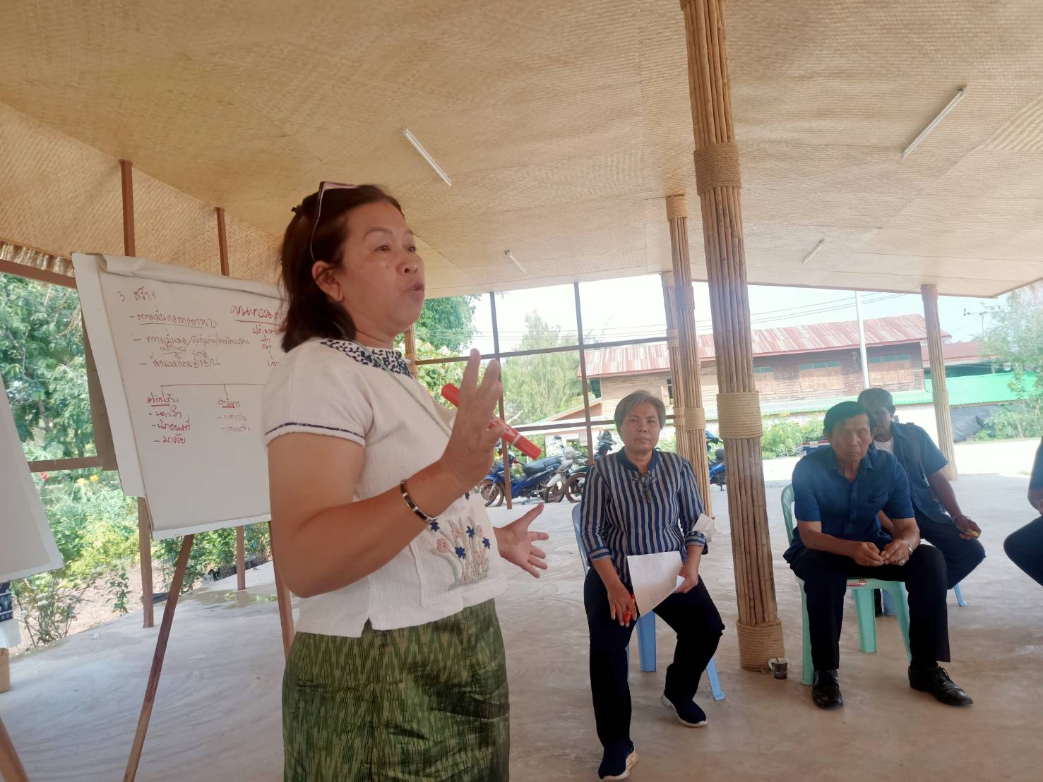 พช.สกลนคร : จัดเวทีถอดบทเรียนการบริหารจัดการหมู่บ้านพัฒนาที่ยั่งยืน (Sustainable Village)