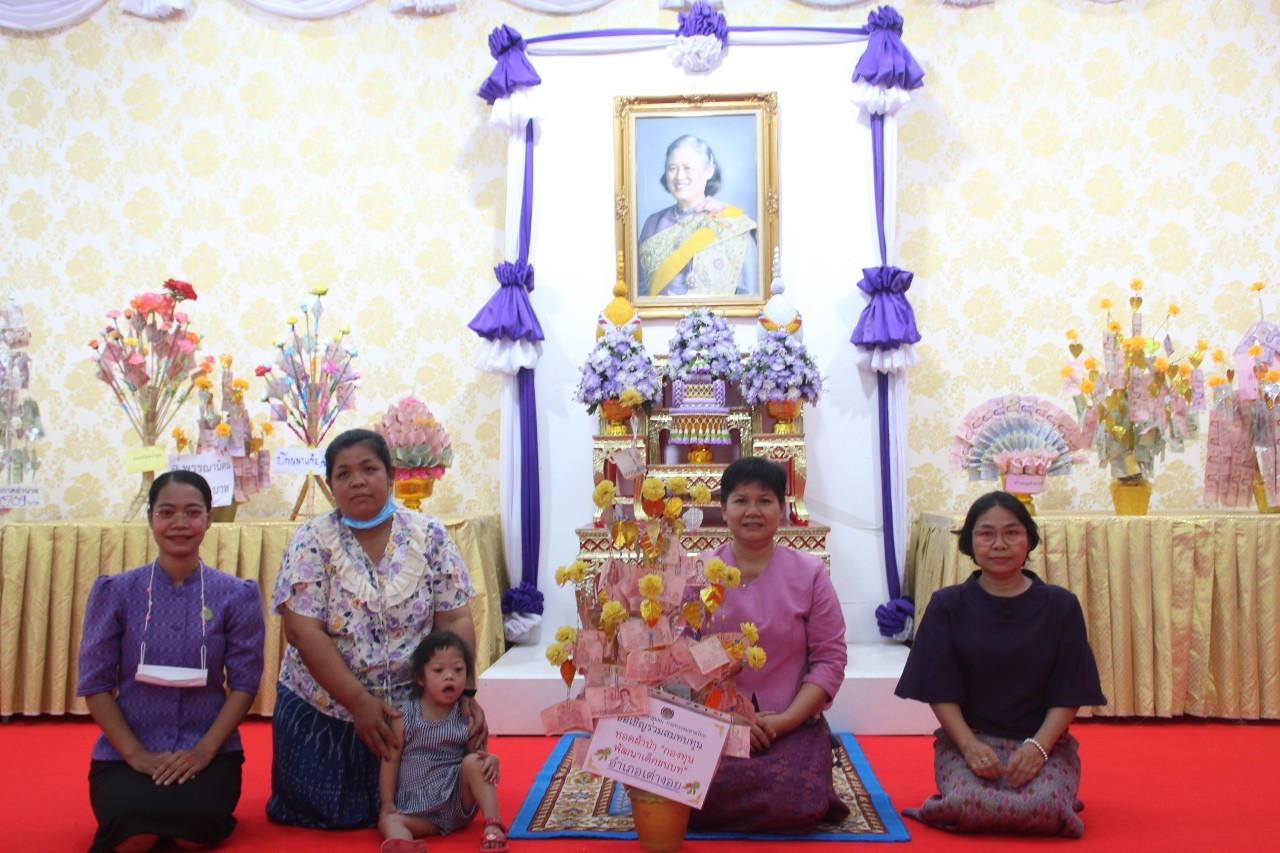 จังหวัดสกลนคร : ทอดผ้าป่าสมทบกองทุนพัฒนาเด็กชนบท ในพระราชูปถัมภ์สมเด็จพระเทพรัตนราชสุดาฯ สยามบรมราชกุมารี ประจำปี 2566